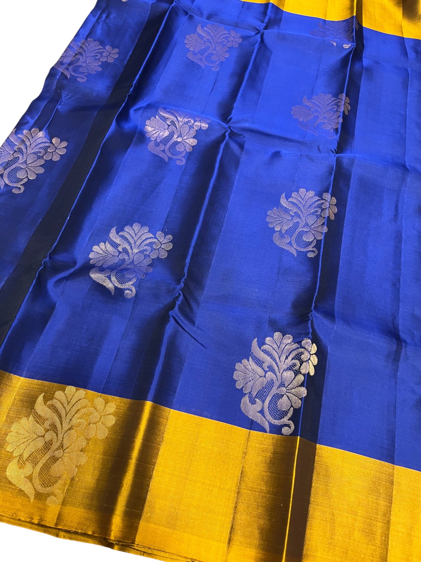 Southloom Pure Handloom Kanchipuram Silk Saree with Butta Work (Blue & Gold)