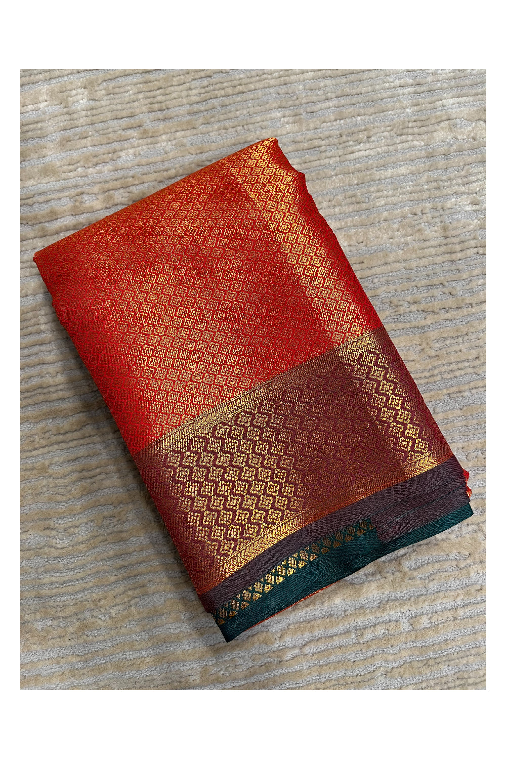 Southloom Banarasi Silk Brocade Bridal Saree WIth Woven Borders And Blouse Piece in Red And Green