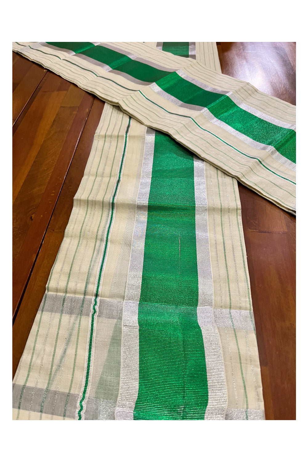 Kerala Cotton Set Mundu Single (Mundum Neriyathum) with Silver and Green Kasavu Lines Across Body 2.80 Mtrs