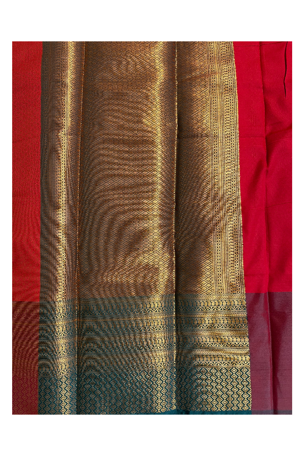 Southloom Banarasi Silk Brocade Bridal Saree WIth Woven Borders And Blouse Piece in Red And Green
