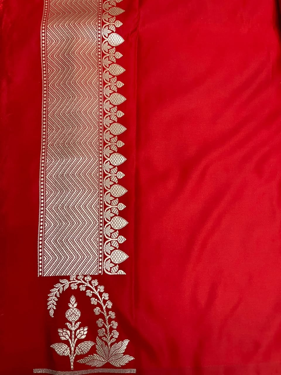 Southloom Satin Banarasi Silk Saree with Woven Work on Body And Borders In Red