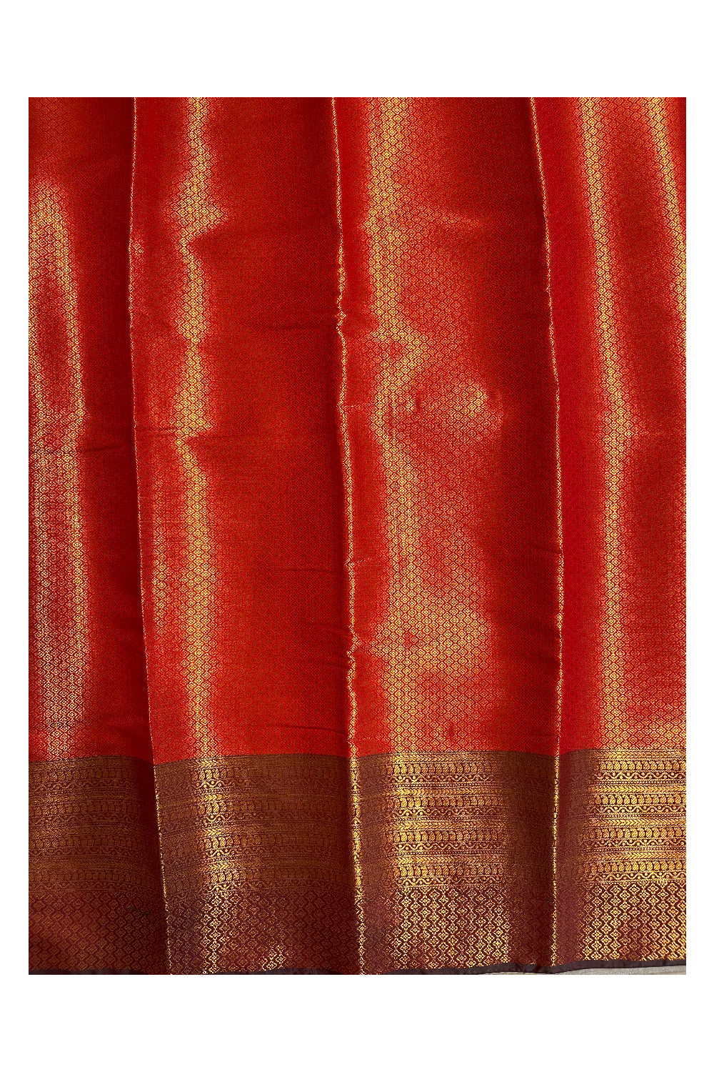 Southloom Banarasi Silk Brocade Bridal Saree WIth Woven Borders And Blouse Piece in Red And Green