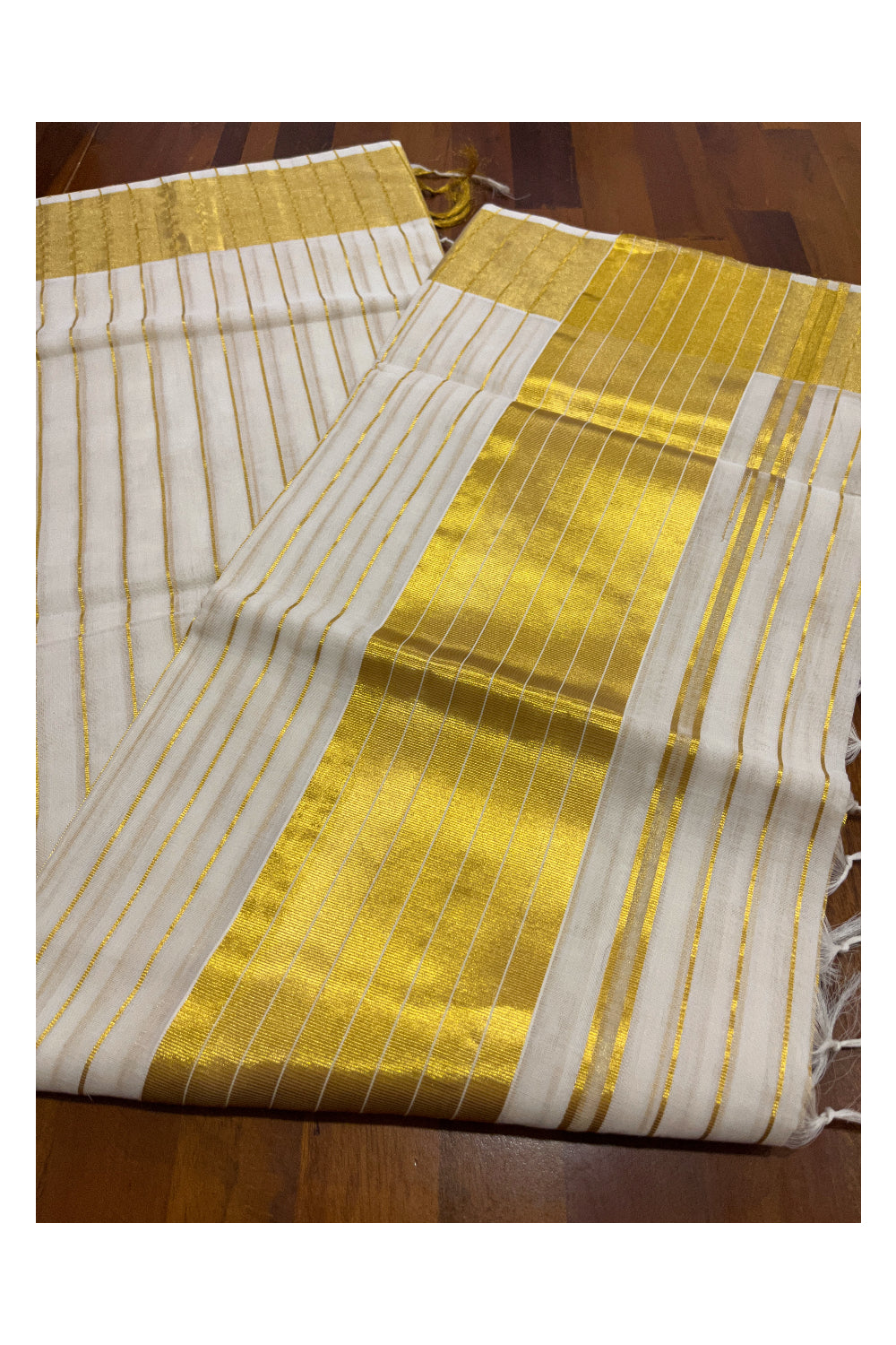 Southloom Handloom Premium Kerala Cotton Saree with Kasavu Lines Design Across Body