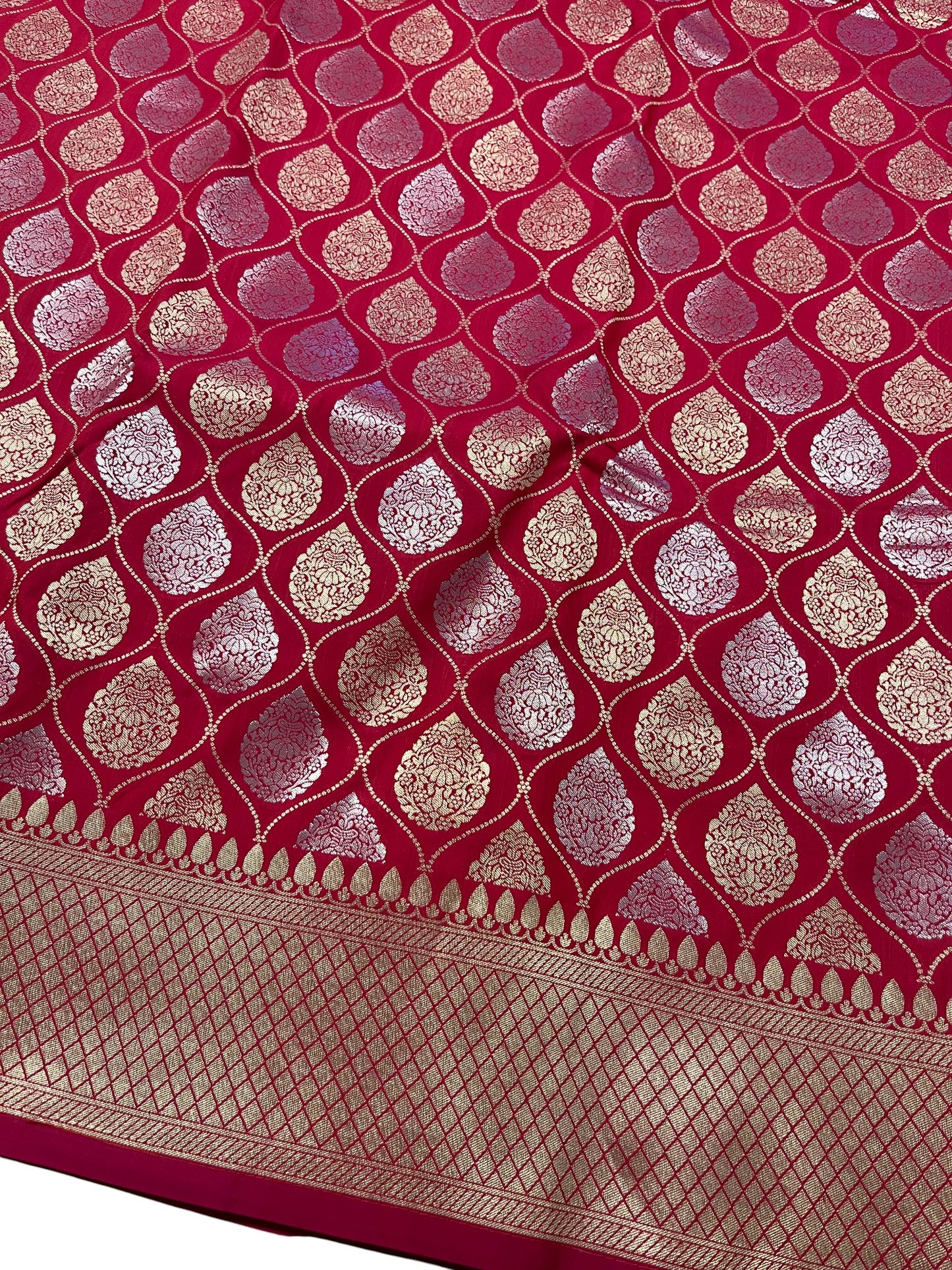 Southloom Pure Banarasi Silk Saree with Woven Work on Body and Borders (Magenta)