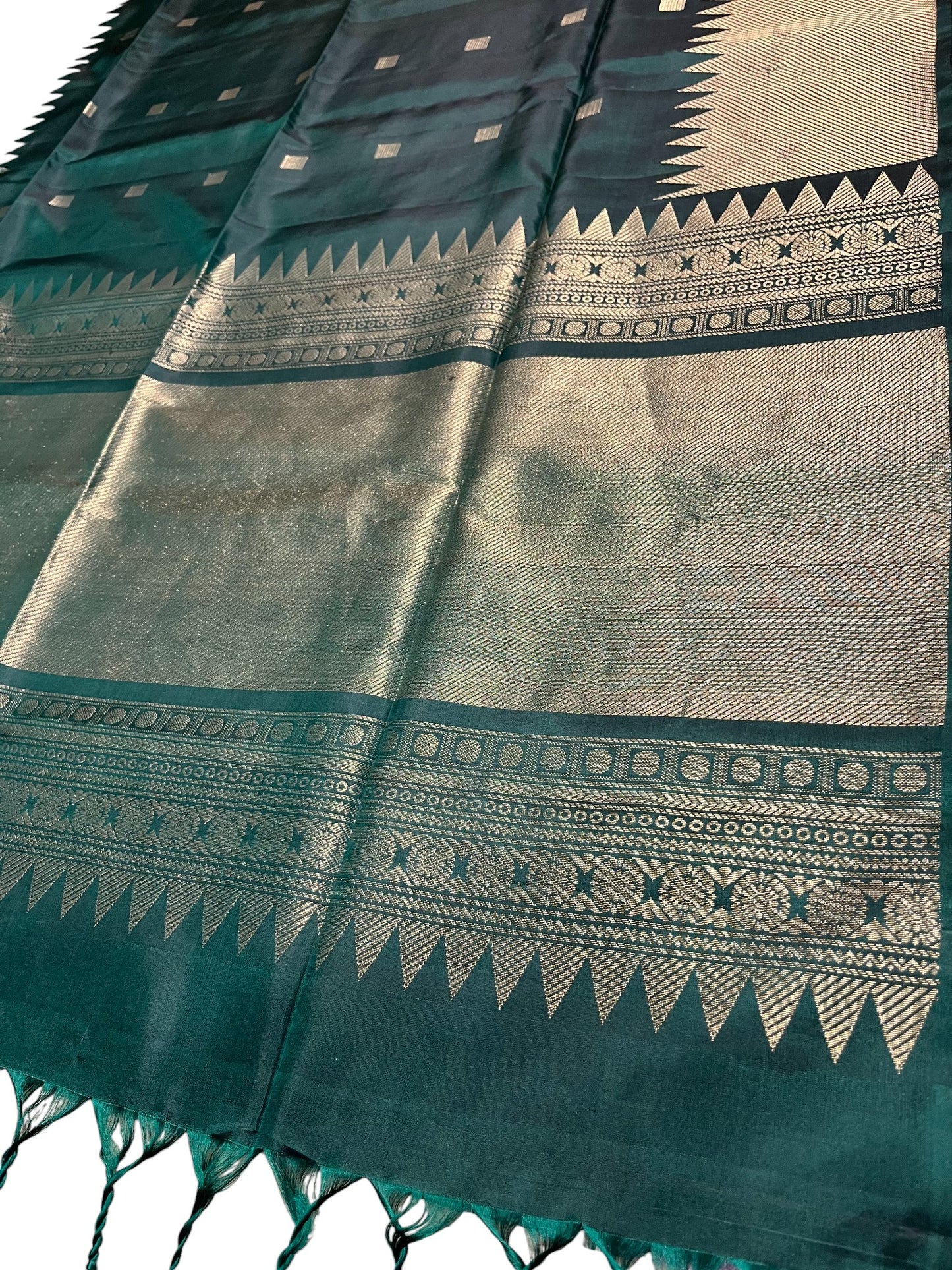 Southloom Pure Handloom Kanchipuram Silk Saree with Korvai Work (Green)