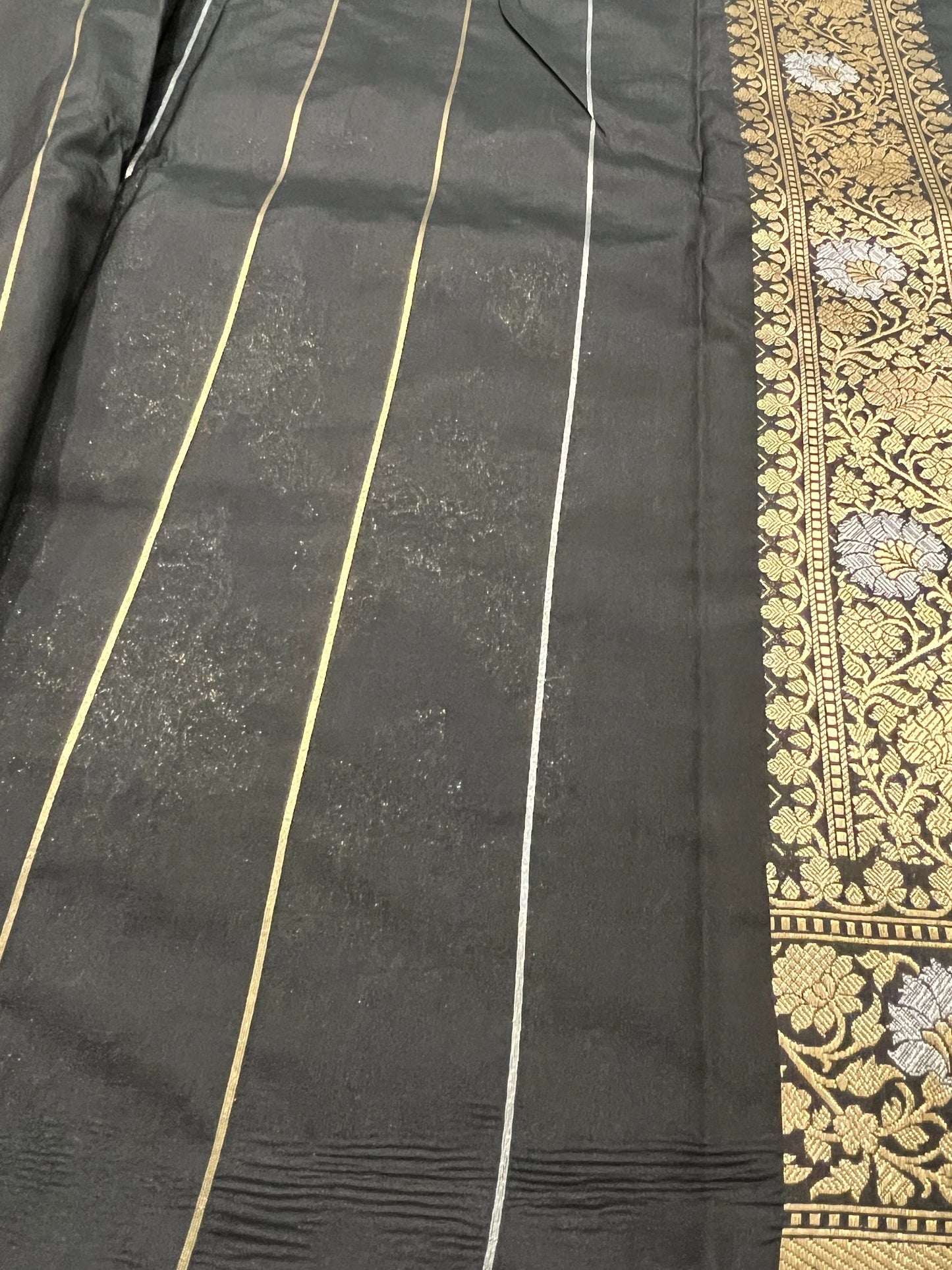 Southloom Pure Banarasi Silk Saree with Woven Work on Body and Borders