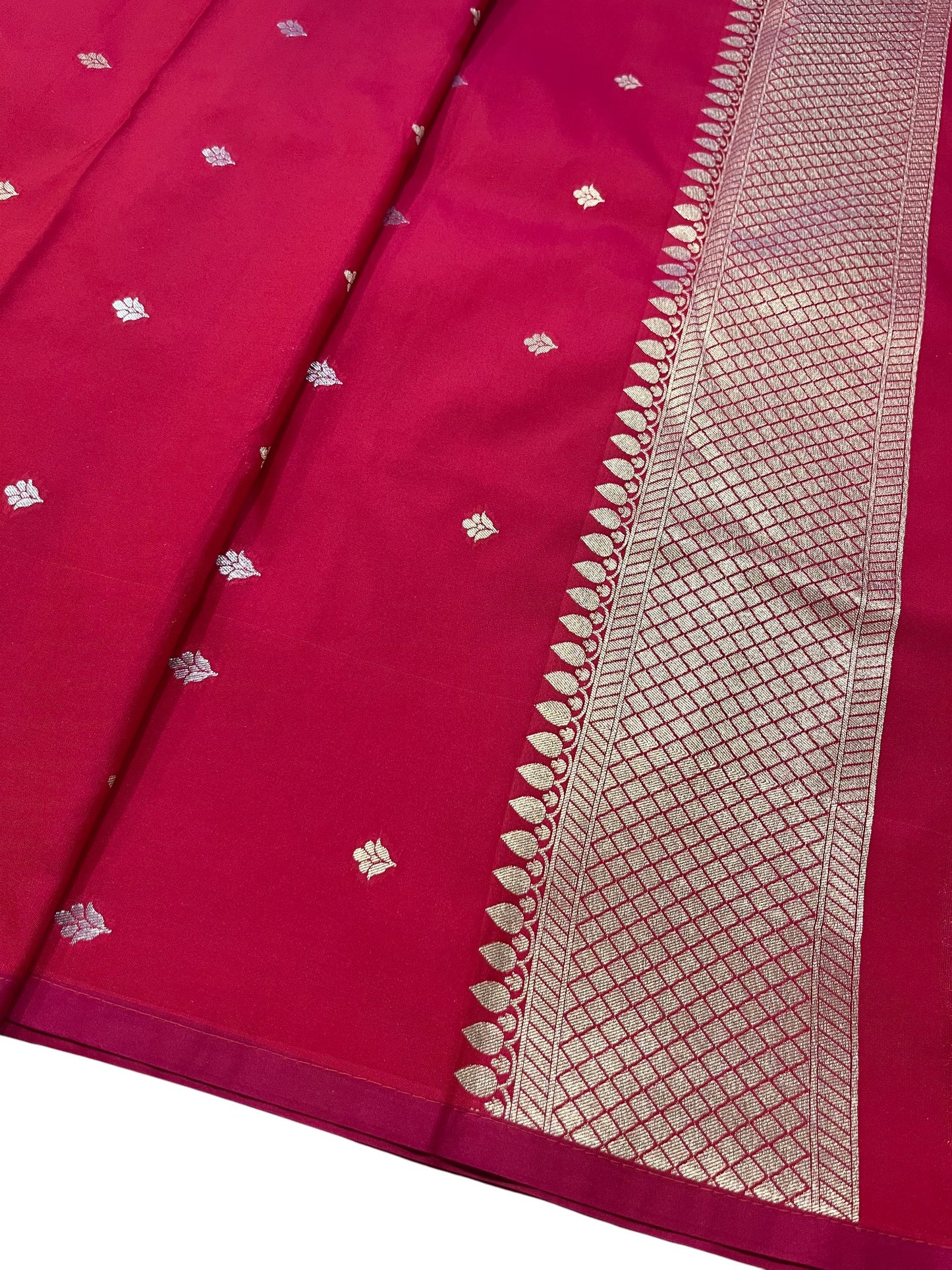 Southloom Pure Banarasi Silk Saree with Woven Work on Body and Borders (Magenta)