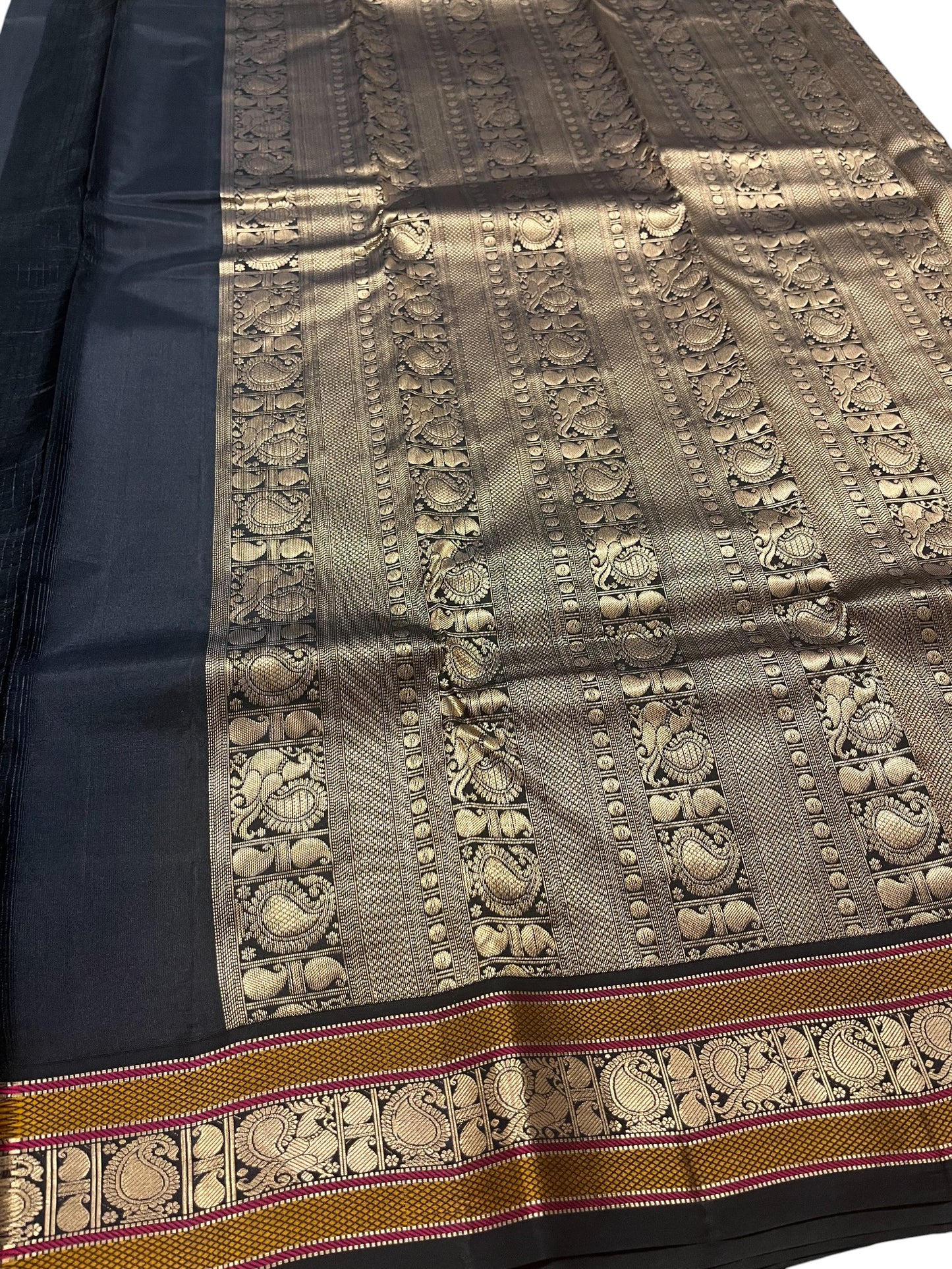 Southloom Pure Handloom Bridal Kanchipuram Silk Saree with Korvai Work(Gray & Black)