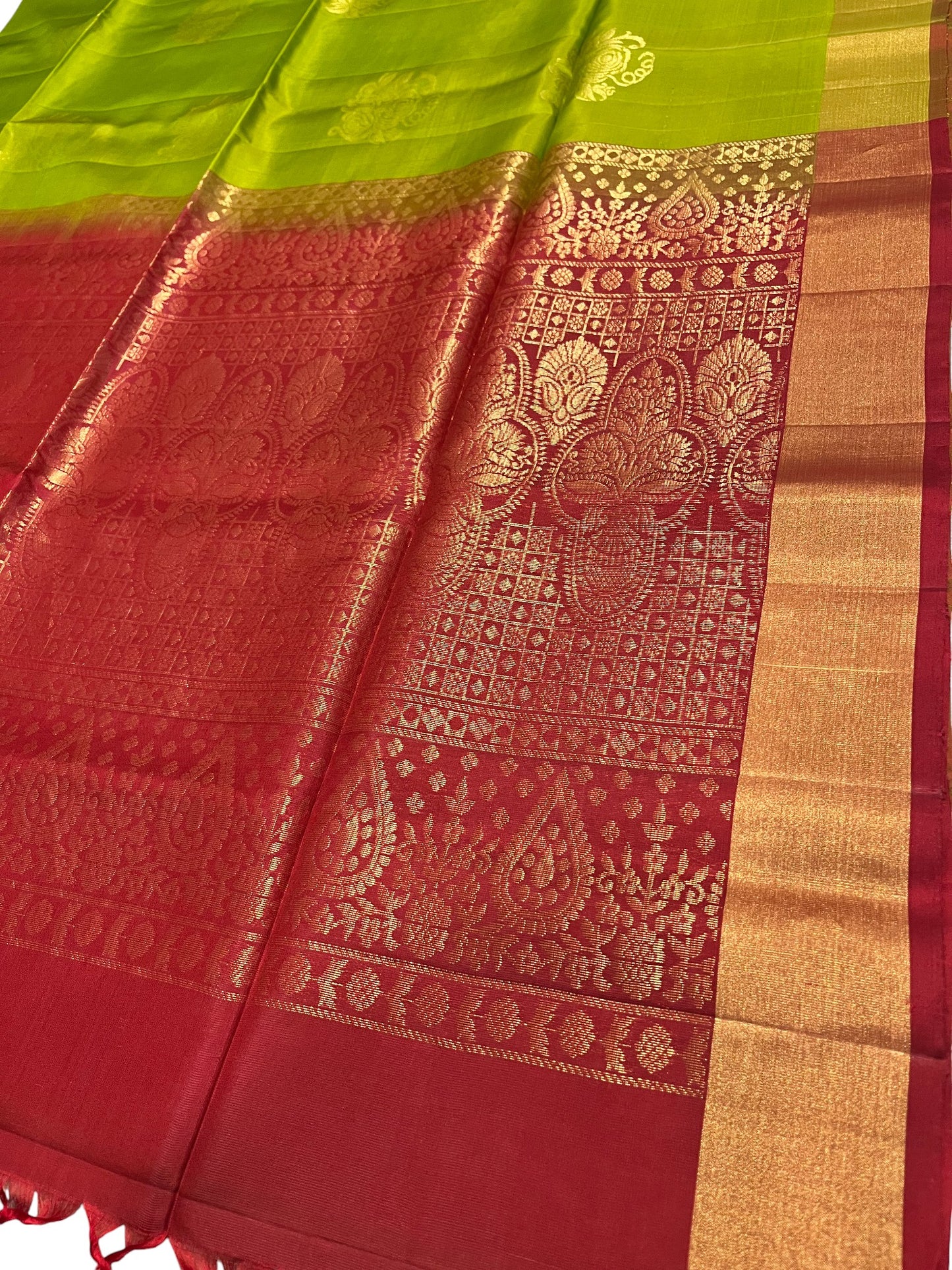 Southloom Pure Handloom Kanchipuram Silk Saree with Butta Work (Maroon & Green)