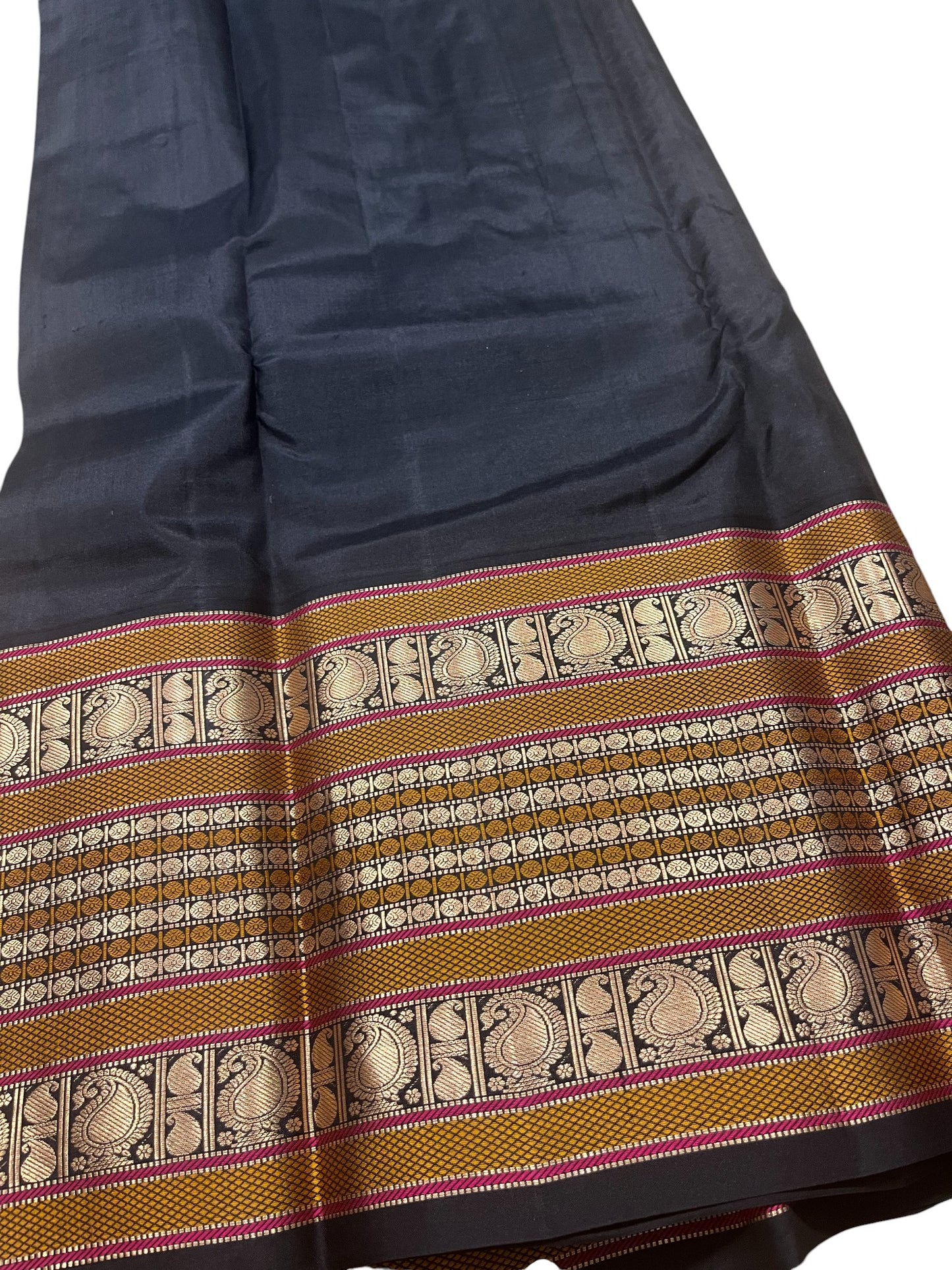 Southloom Pure Handloom Bridal Kanchipuram Silk Saree with Korvai Work(Gray & Black)