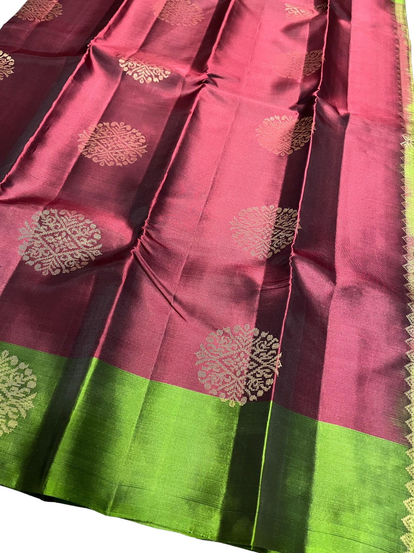 Southloom Pure Handloom Kanchipuram Silk Saree with Butta Work(Green& Magenta)