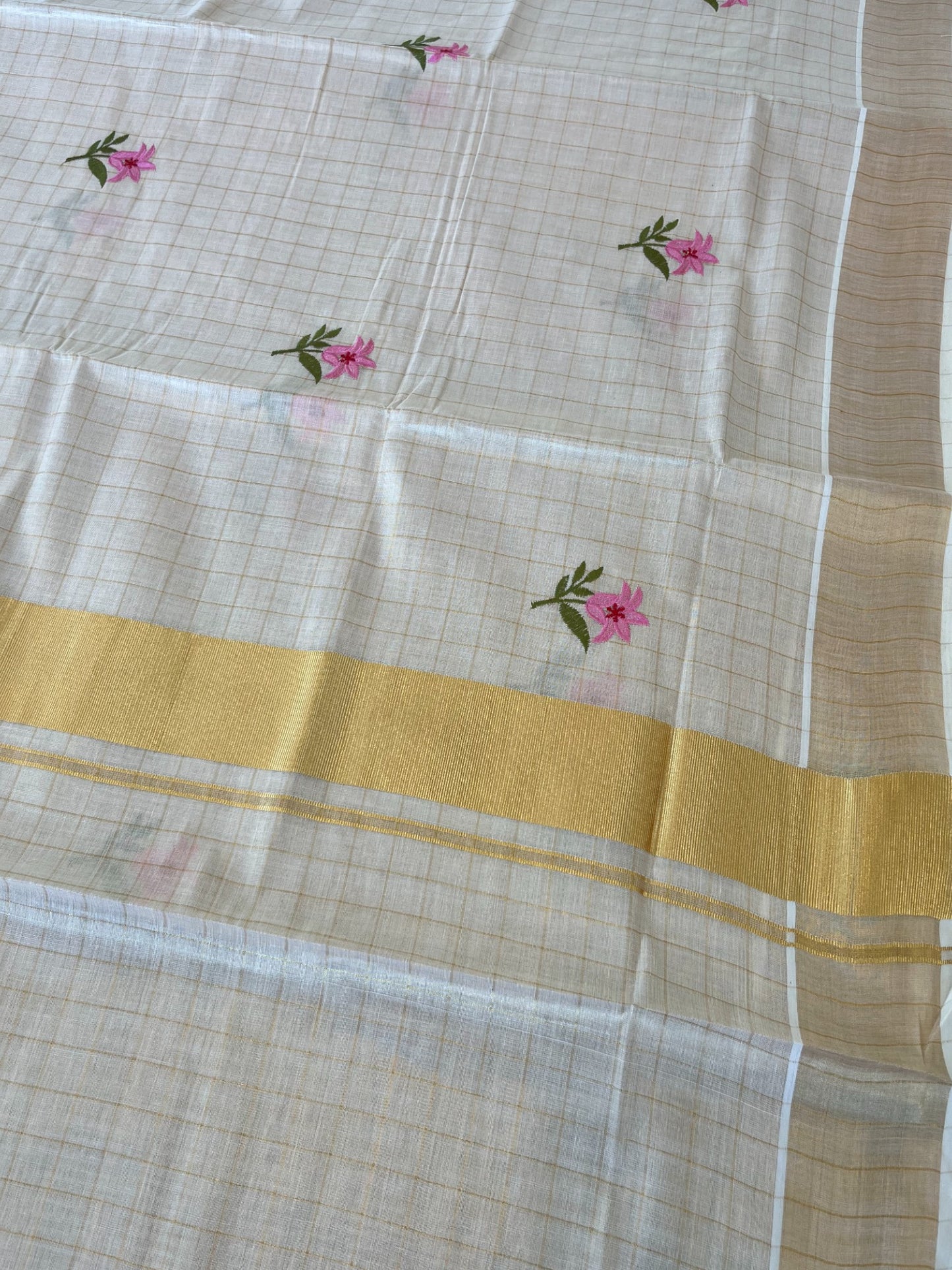 Southloom Kerala Tissue Kasavu Check Saree With Floral Embroidery Work