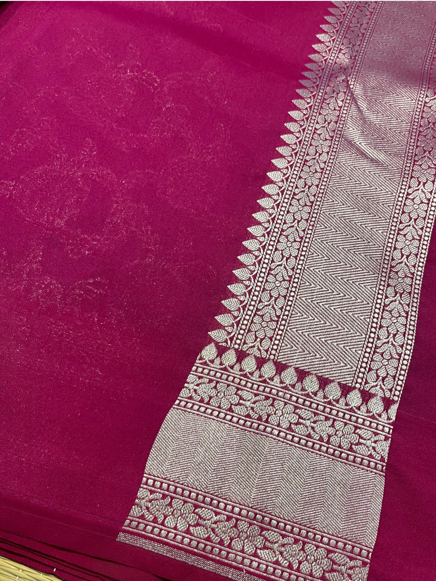 Southloom Pure Banarasi Silk Saree with Woven Work on Body and Borders (Purple & Magenta)