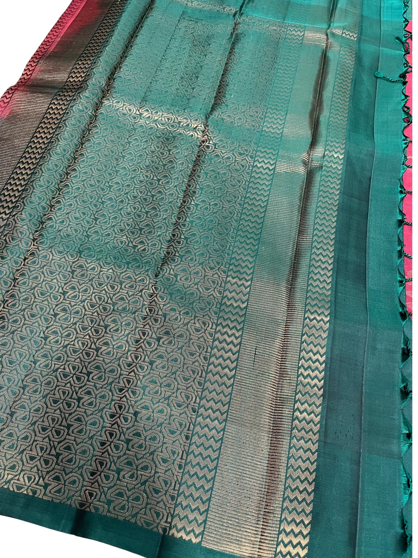 Southloom Pure Handloom Kanchipuram Silk Saree with Butta Work(Green & Magenta)