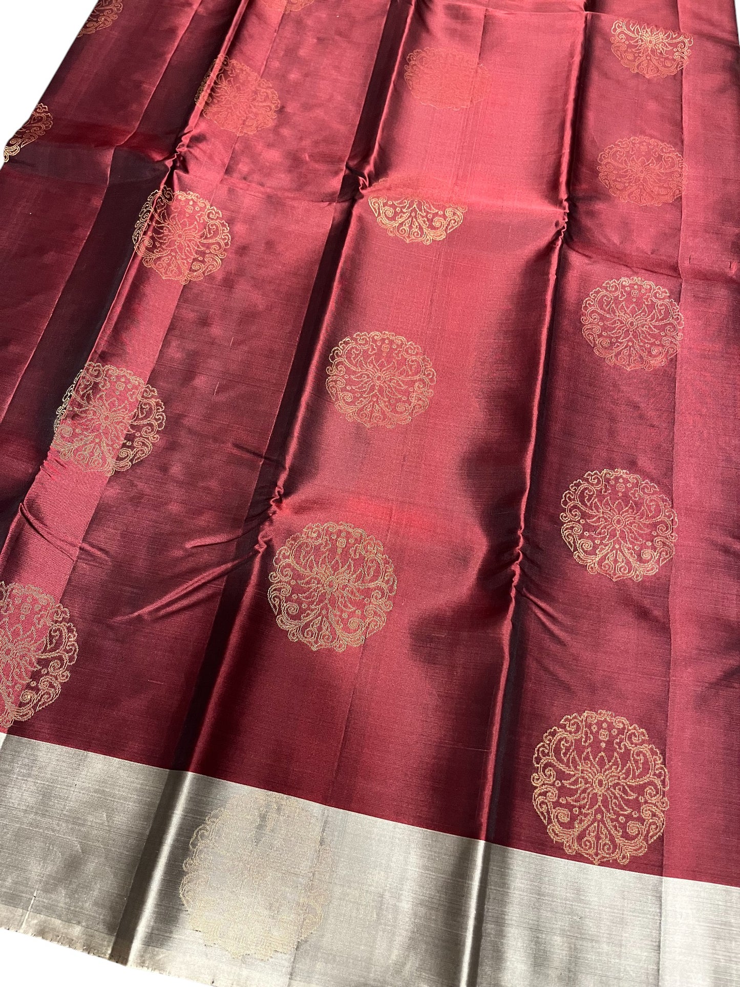 Southloom Pure Handloom Kanchipuram Silk Saree with Butta Work(Maroon & Grey)
