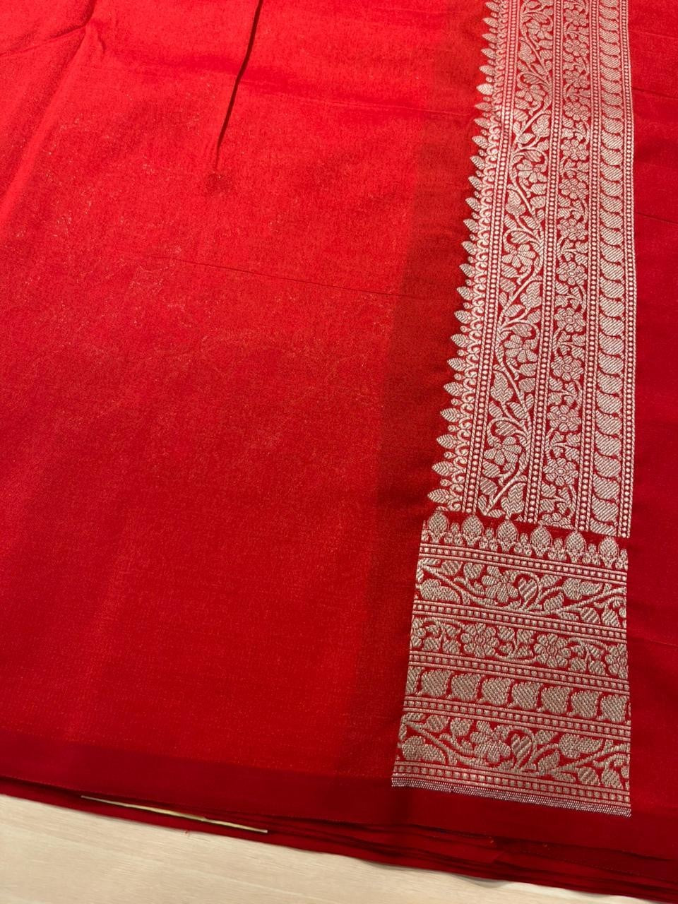Southloom Pure Banarasi Silk Saree with Woven Work on Body and Borders (Pink And Red)