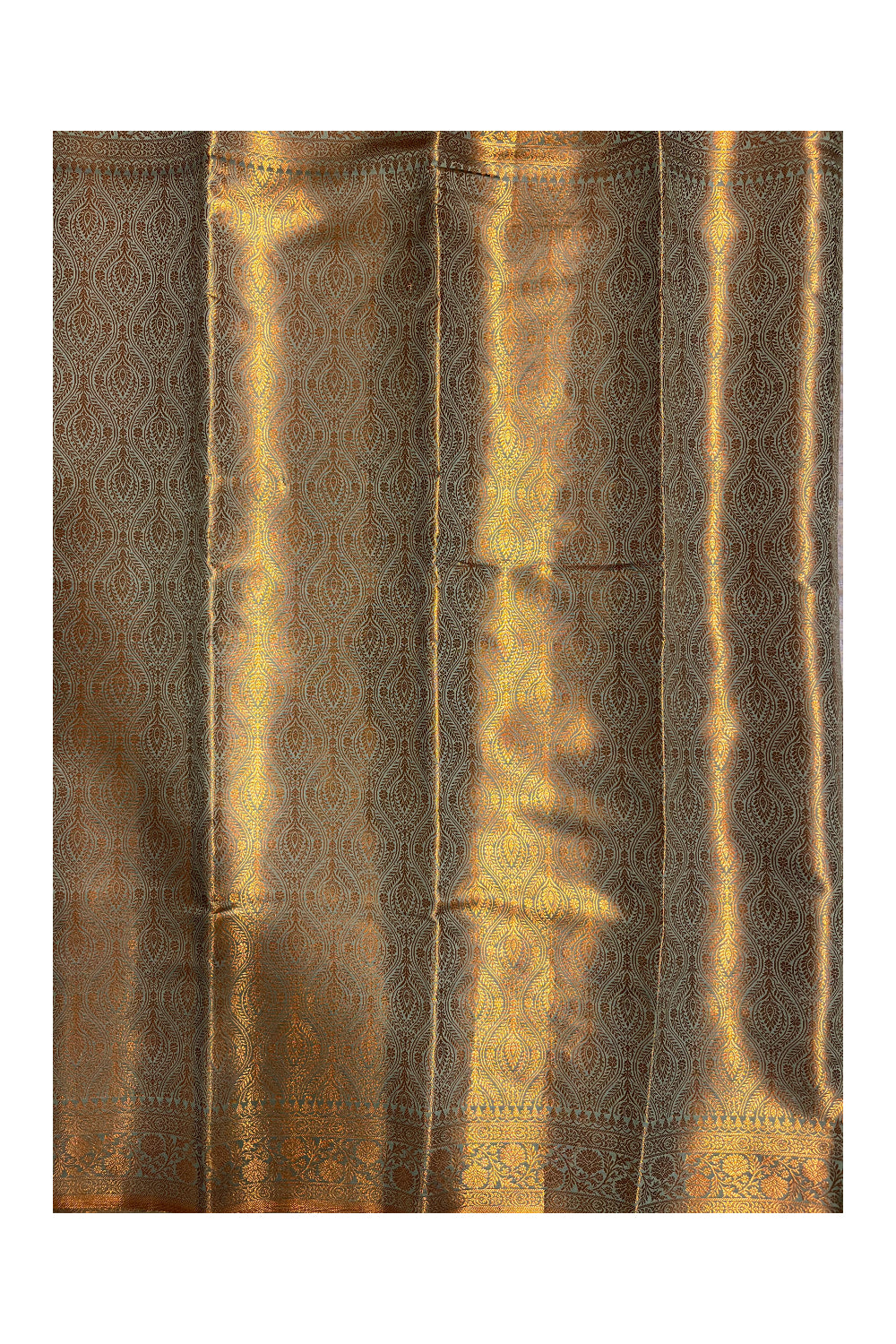 Southloom Banarasi Silk Brocade Bridal Saree WIth Woven Borders And Blouse Piece in Green And Gold