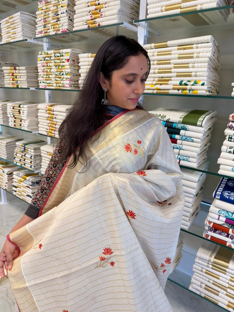 Kerala Tissue Saree With Red Floral Embroidery Design SL249