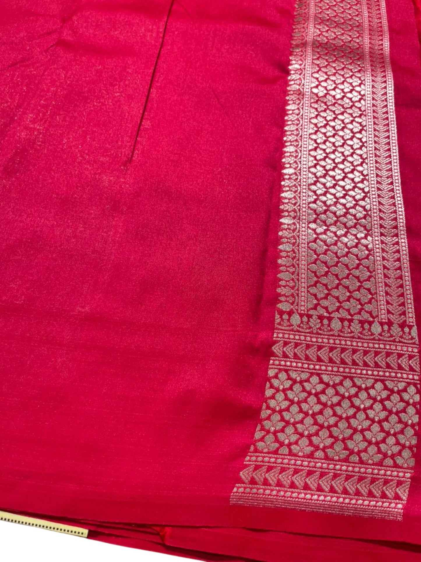 Southloom Pure Banarasi Silk Saree with Woven Work on Body and Borders (Magenta)