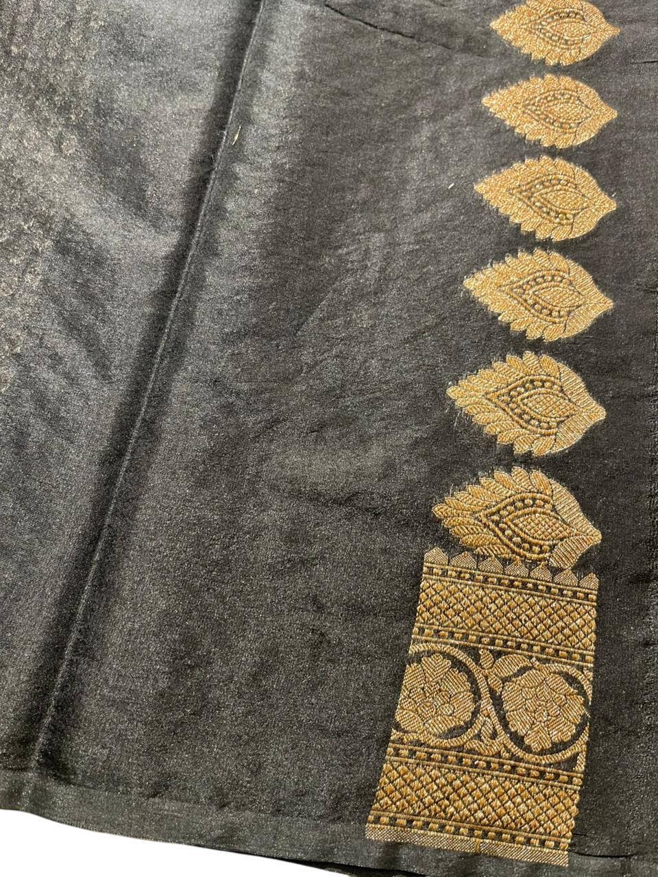 Southloom Munga Silk Saree with Woven Work on Body and Borders (Black)