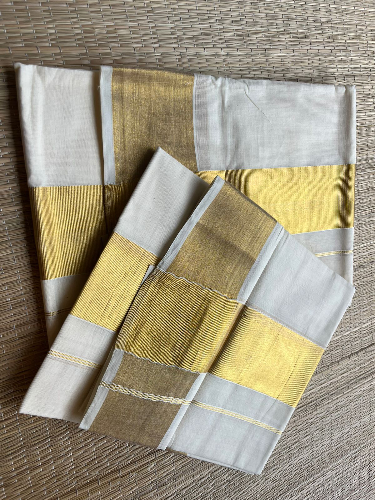 Kerala Cotton 4 inch Golden Kasavu Single Set Mundu (2.80 mtrs) SL414