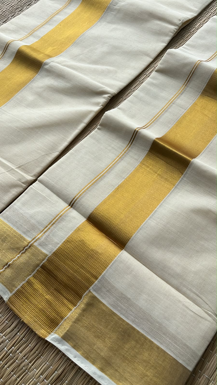Kerala Cotton 2 inch Golden Kasavu Single Set Mundu (2.80 mtrs) SL412
