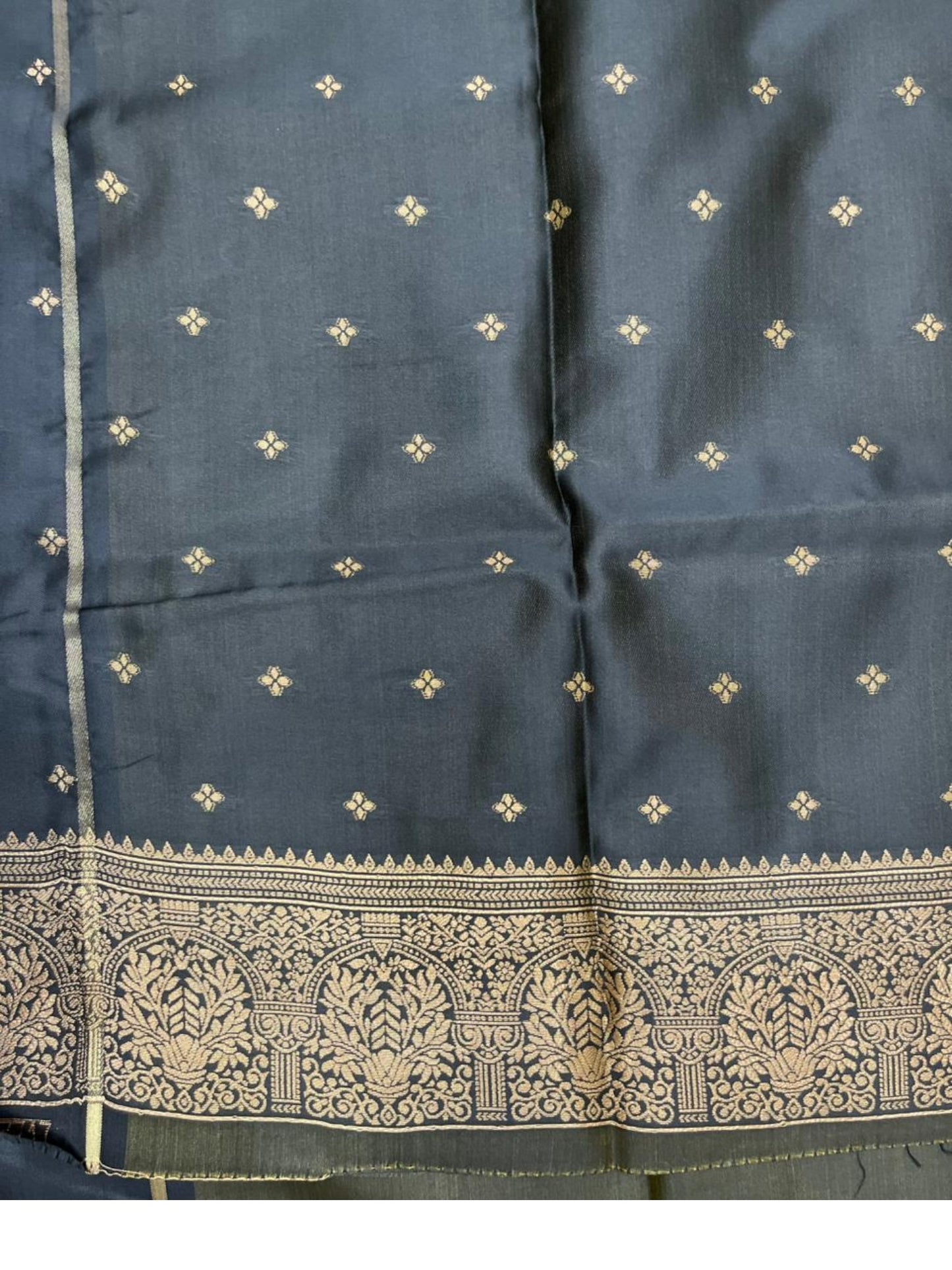 Southloom Semi Soft Silk Saree with Butta Works Across Body And Borders In Green