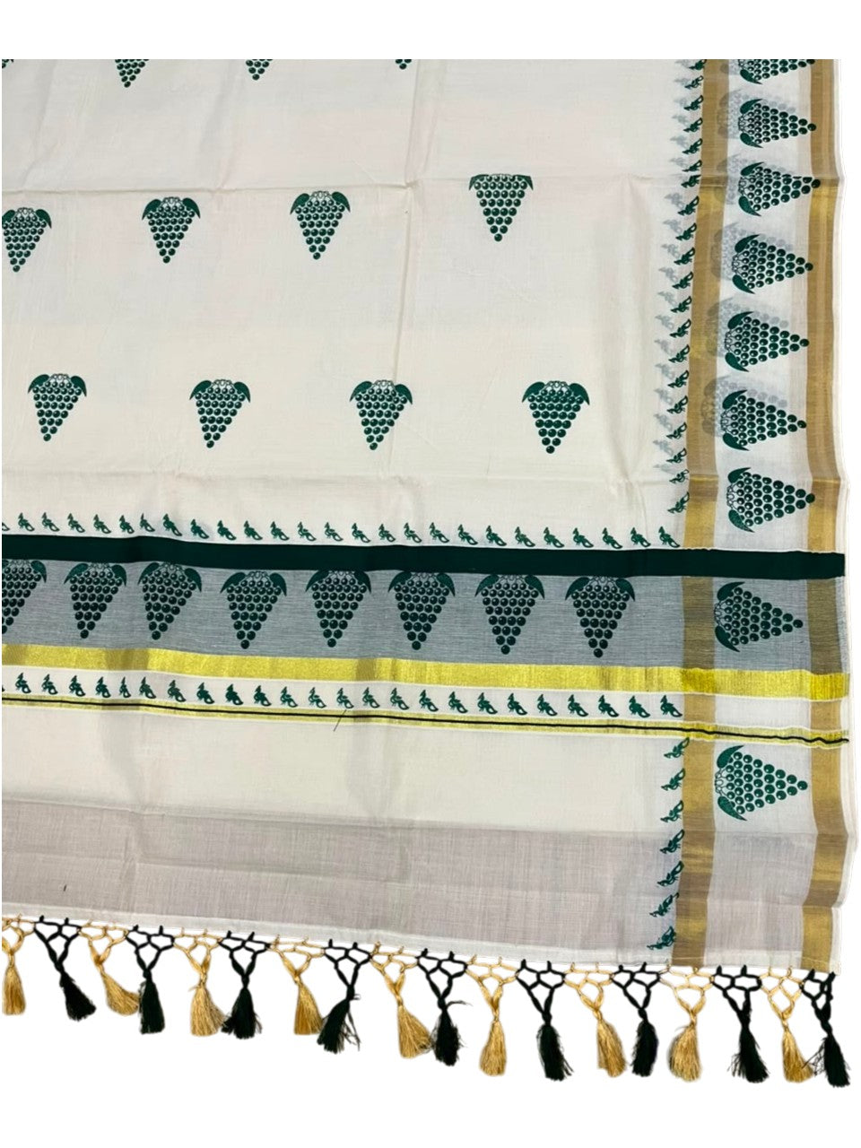 Southloom Cotton Kerala Kasavu Saree with Digital Print on Body With Peacock Borders in Green SL519