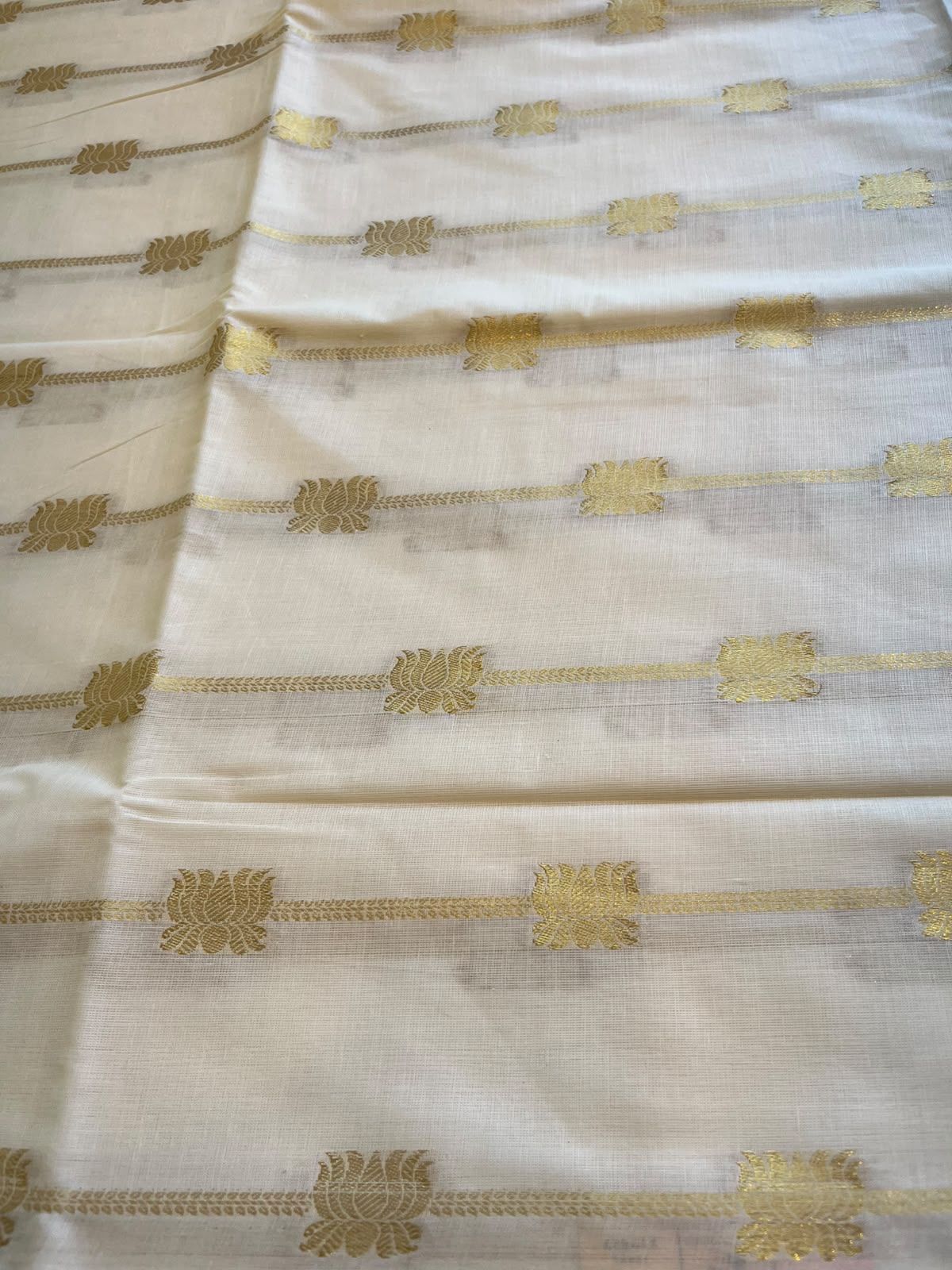 Southloom Kerala Cotton Lotus Design Saree With Purple Tassels SL532