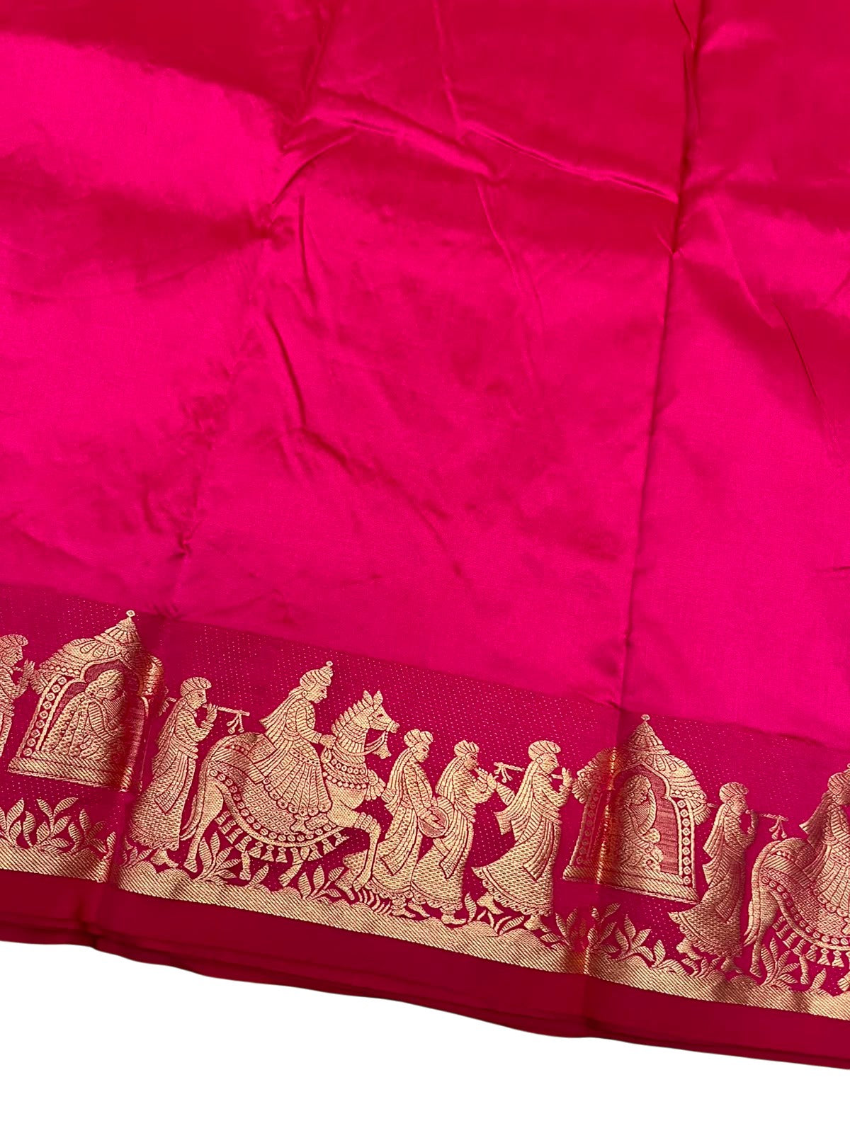 Southloom Silk Saree with Golden Zari Elephant Design On Body And Border in Magenta SL553