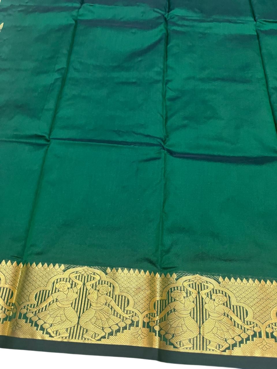 Southloom Silk Saree with Golden Zari Work On Body And Border In Green SL554