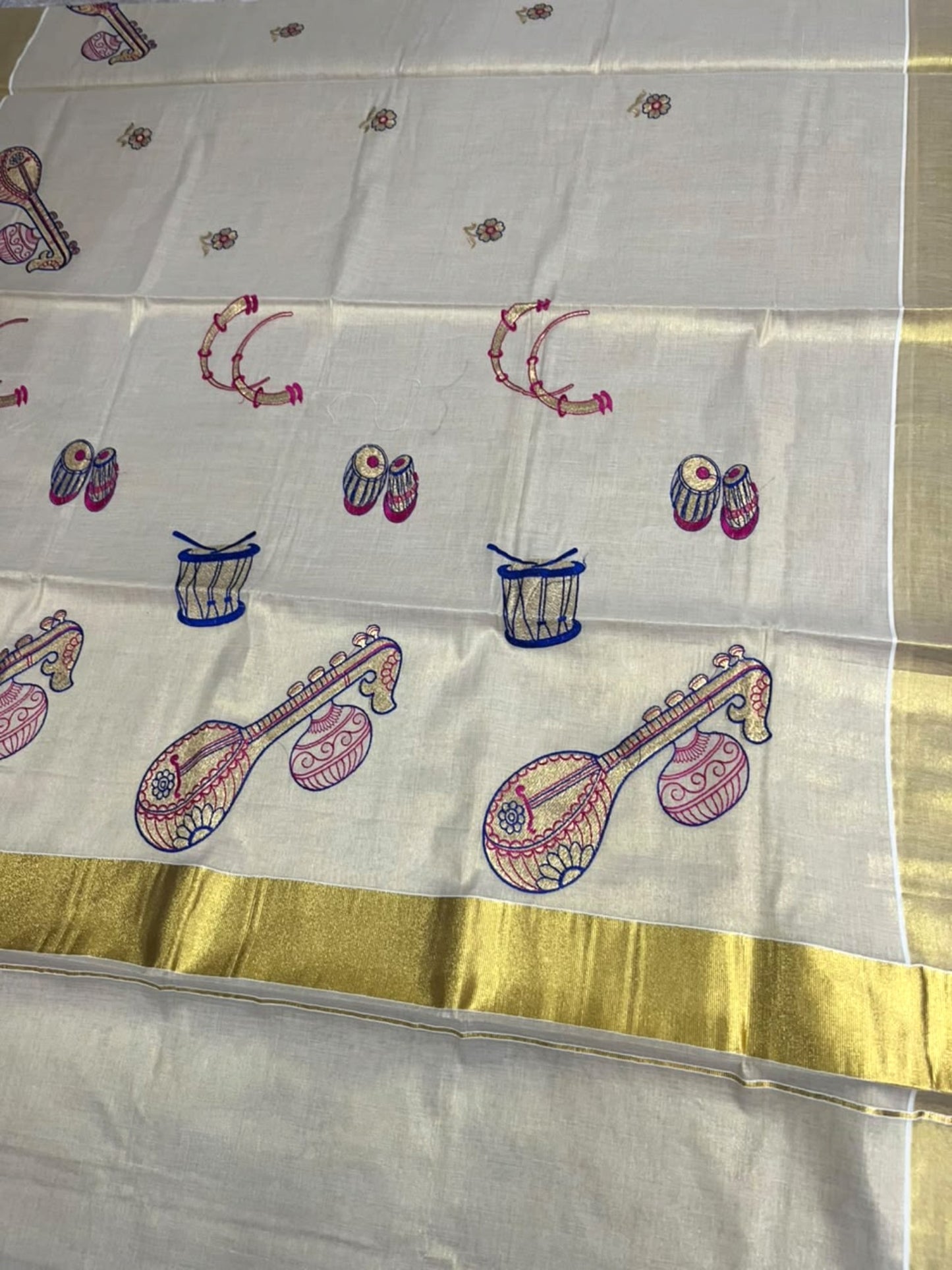 Southloom Kerala Tissue Blue&Pink Veena Embroidery Saree SL302