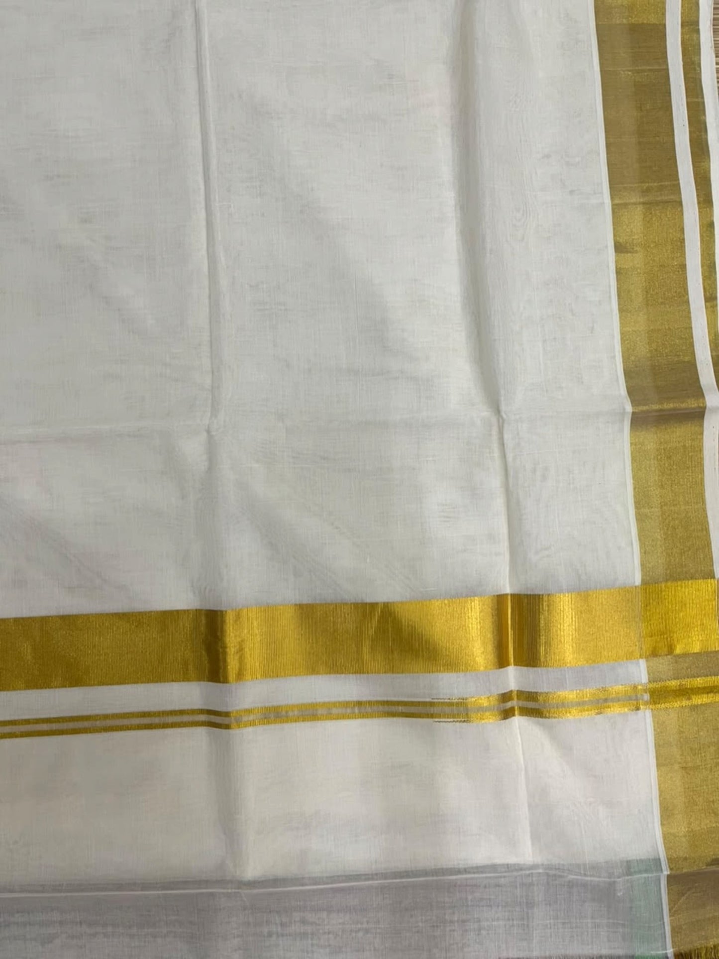 Southloom Super Premium Balaramapuram Handloom Cotton Saree Chutti Kara with Gold Kasavu and Gold Border In 2 Inch