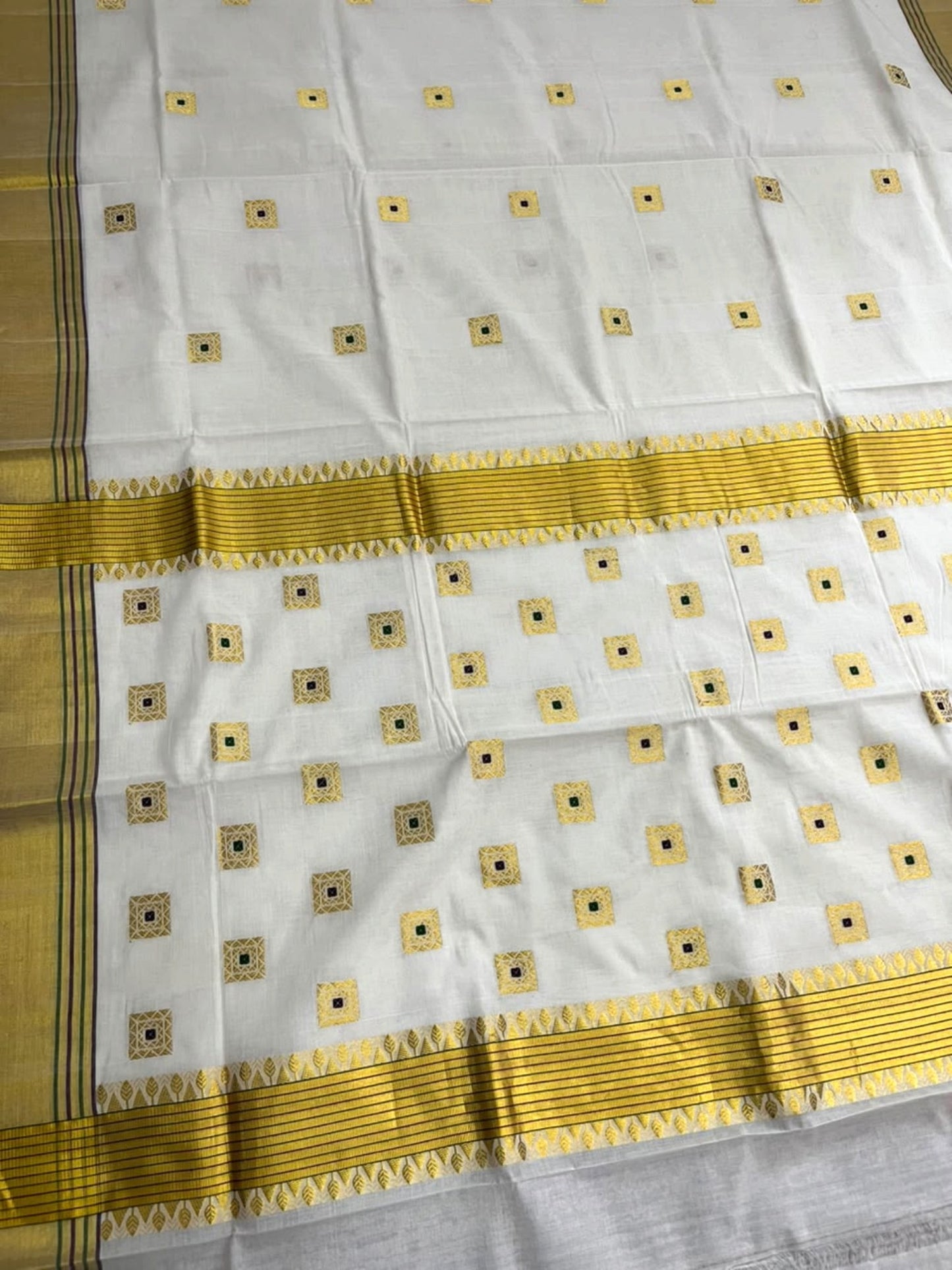 Southloom Super Premium Balaramapuram Handloom Cotton Saree With Green&Purple Butta Works on Body And Green &Purple Lines Borders