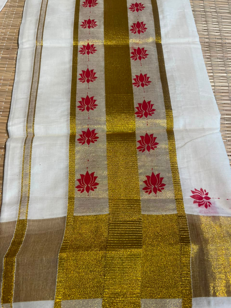 Kerala Cotton Red Colour Lotus Printed Set Mundu (2.80 mtrs) SL516