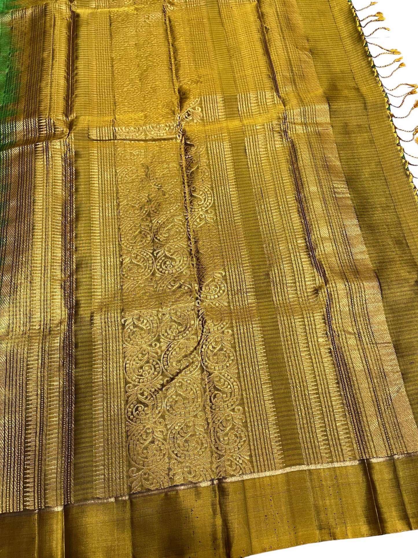 Southloom Pure Handloom Kanchipuram Silk Saree with Butta Work(Green & Gold)