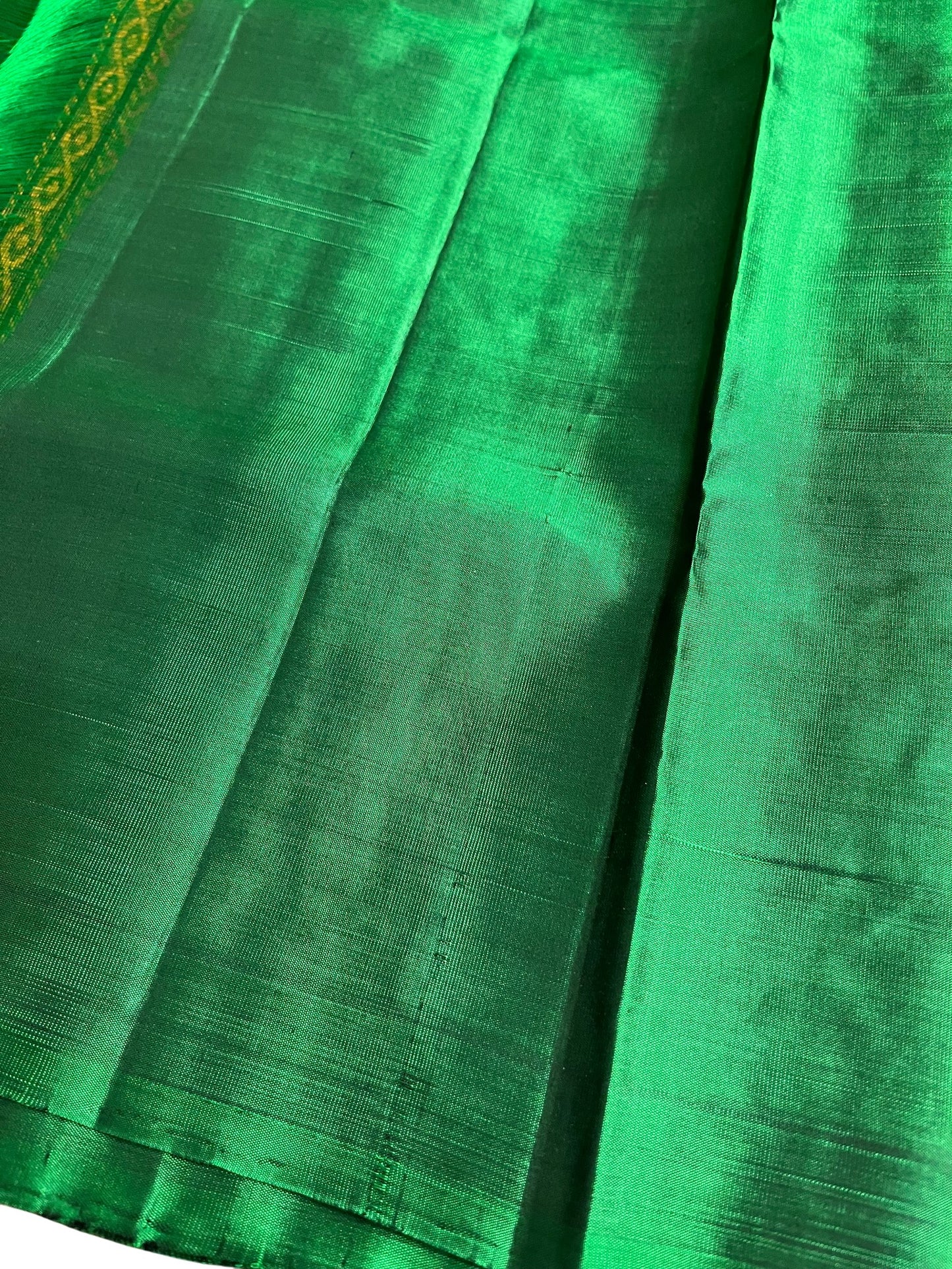 Southloom Pure Handloom Bridal Kanchipuram Silk Saree with Korvai Work (Red & Green)