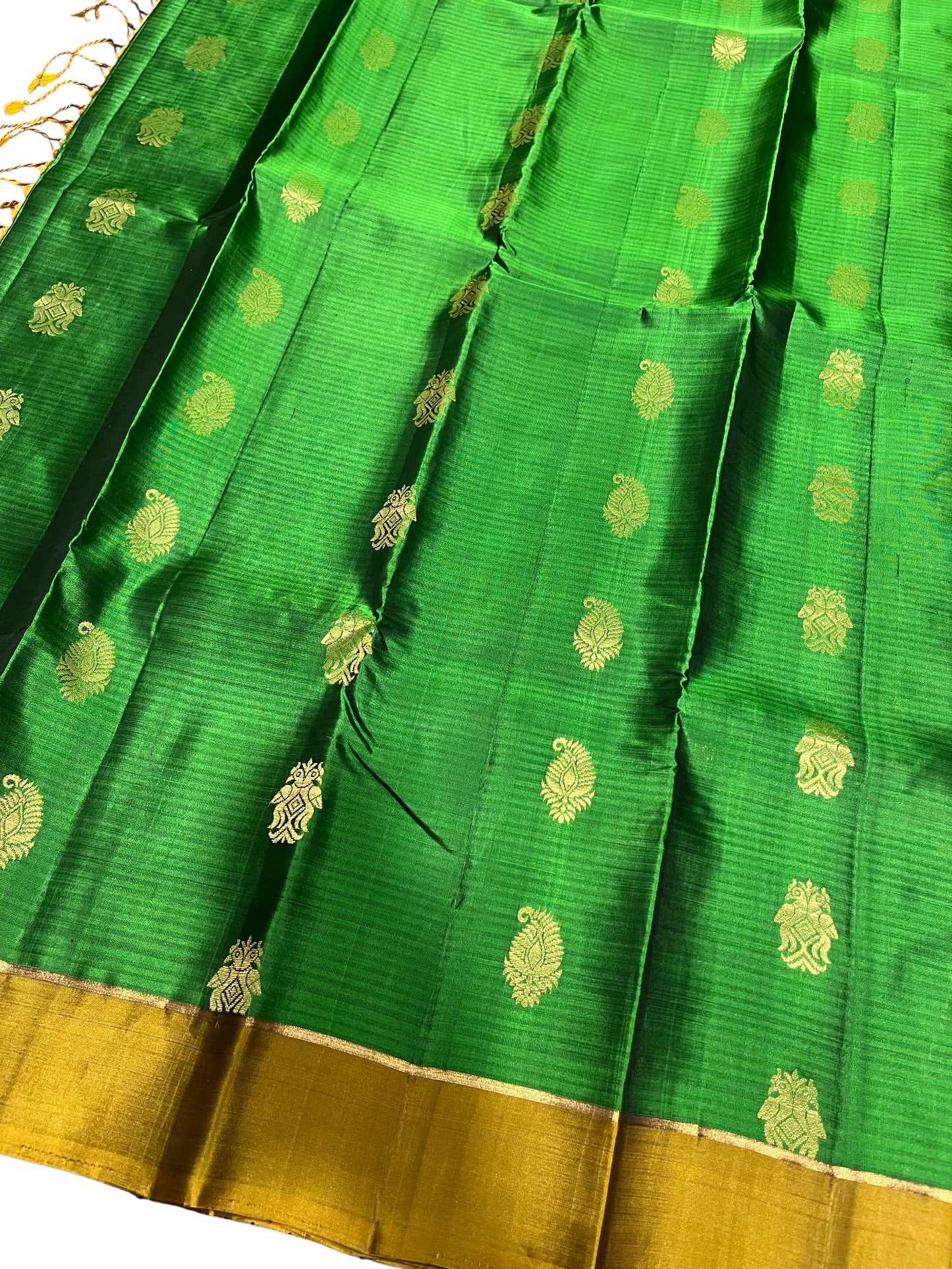 Southloom Pure Handloom Kanchipuram Silk Saree with Butta Work(Green & Gold)