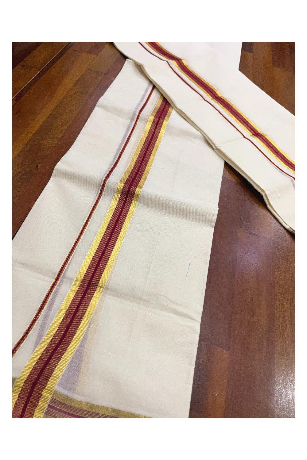 Pure Cotton Kerala Single Set Mundu (Mundum Neriyathum) with Maroon and Kasavu Border 2.80 Mtrs