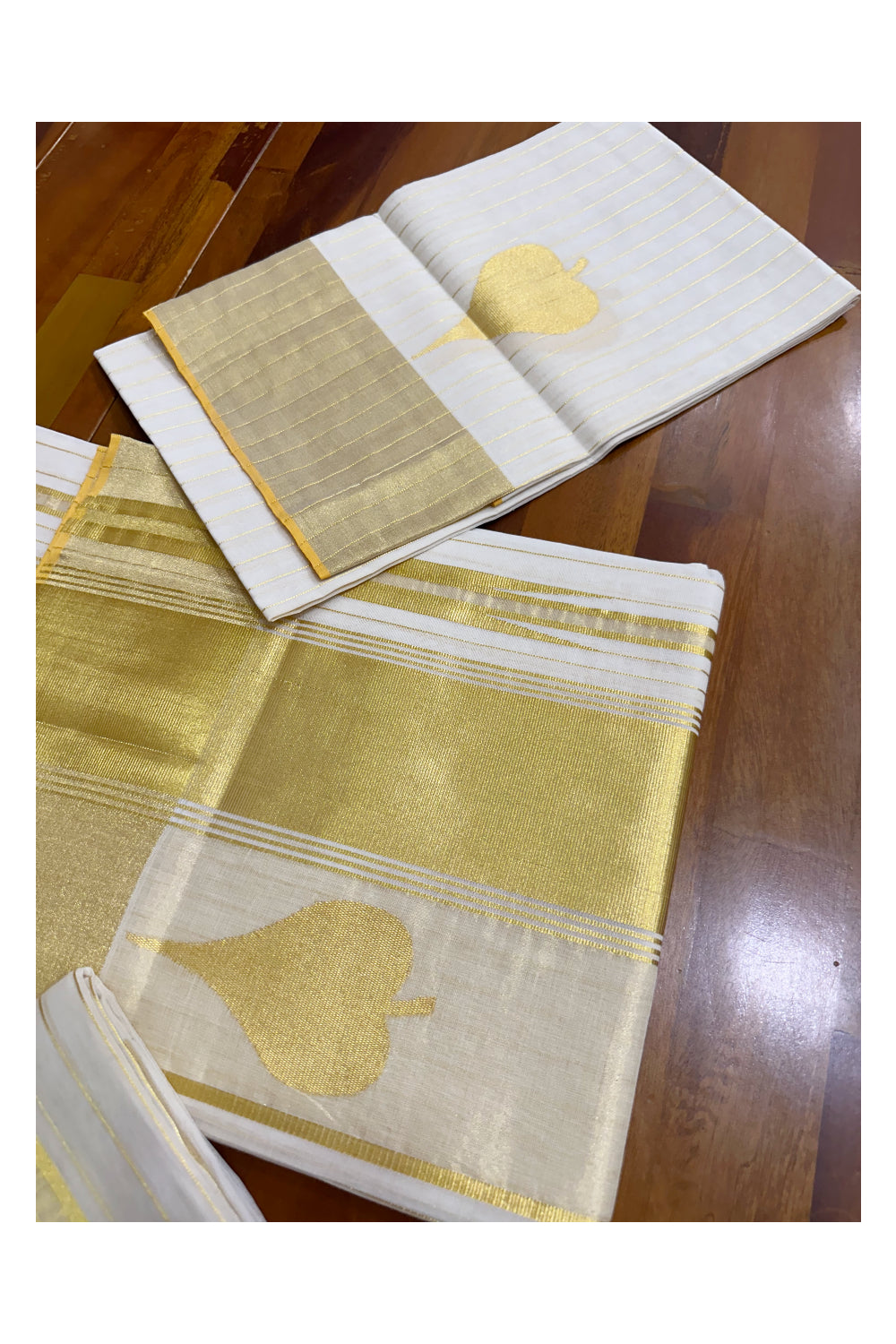Southloom Super Premium Balaramapuram Handloom Pure Cotton Unakkupaavu Wedding Pudava Set Mundu With Big Aalila Woven Designs And Kasavu Lines Across Body