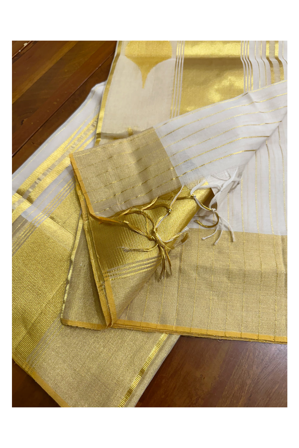 Southloom Super Premium Balaramapuram Handloom Pure Cotton Unakkupaavu Wedding Pudava Set Mundu With Big Aalila Woven Designs And Kasavu Lines Across Body