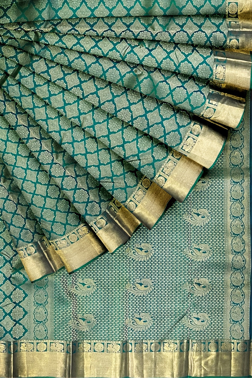 Southloom Double Warp Handloom Pure Silk Kanchipuram Green Manthrakodi Saree with Kasavu Woven Works
