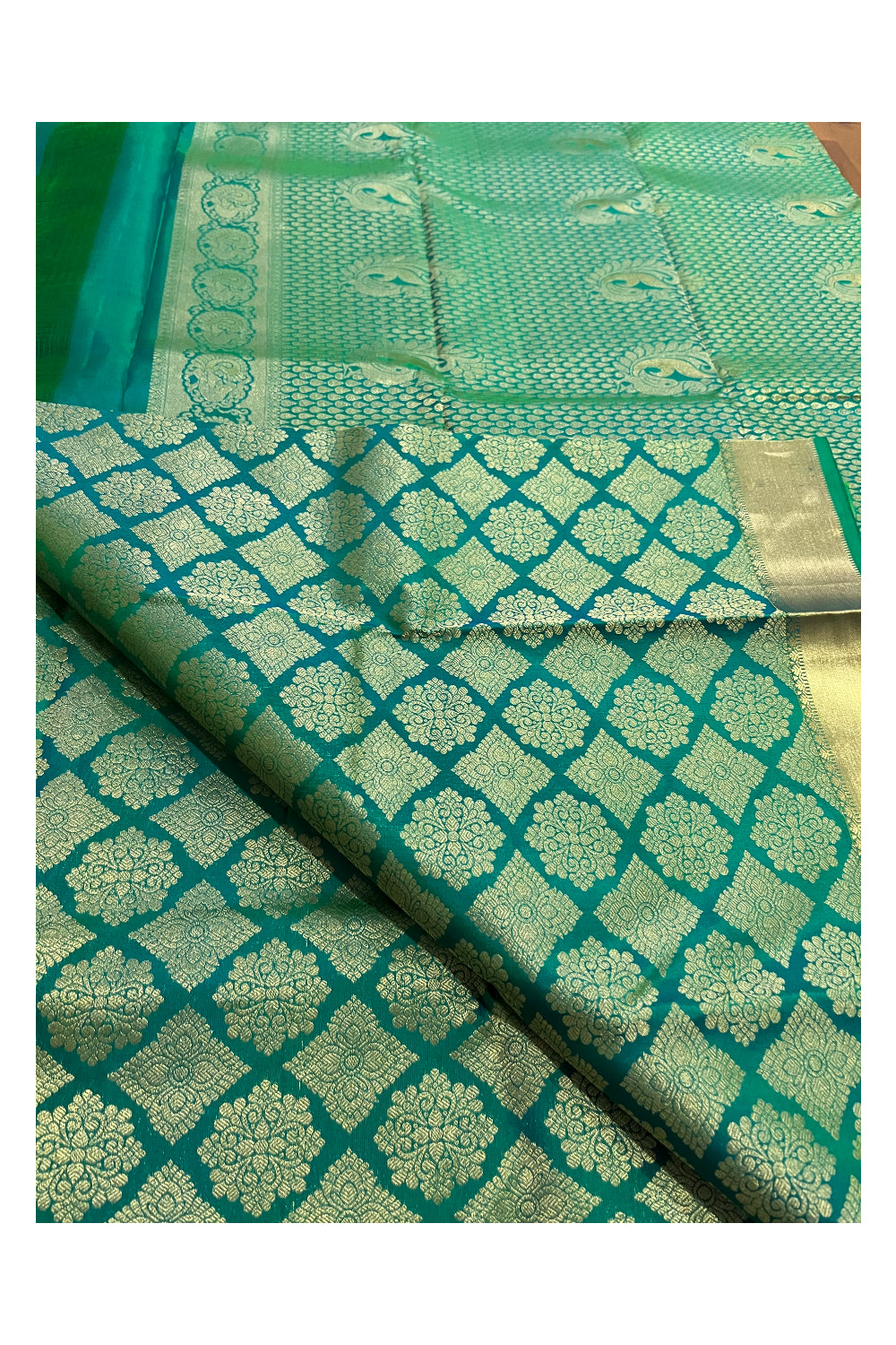 Southloom Double Warp Handloom Pure Silk Kanchipuram Green Manthrakodi Saree with Kasavu Woven Works