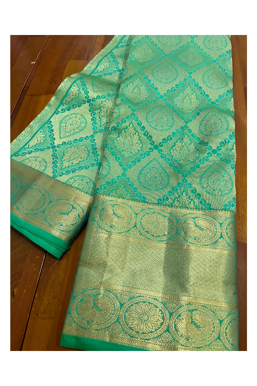 Southloom Double Warp Handloom Pure Silk Kanchipuram Green Manthrakodi Saree with Kasavu Woven Works