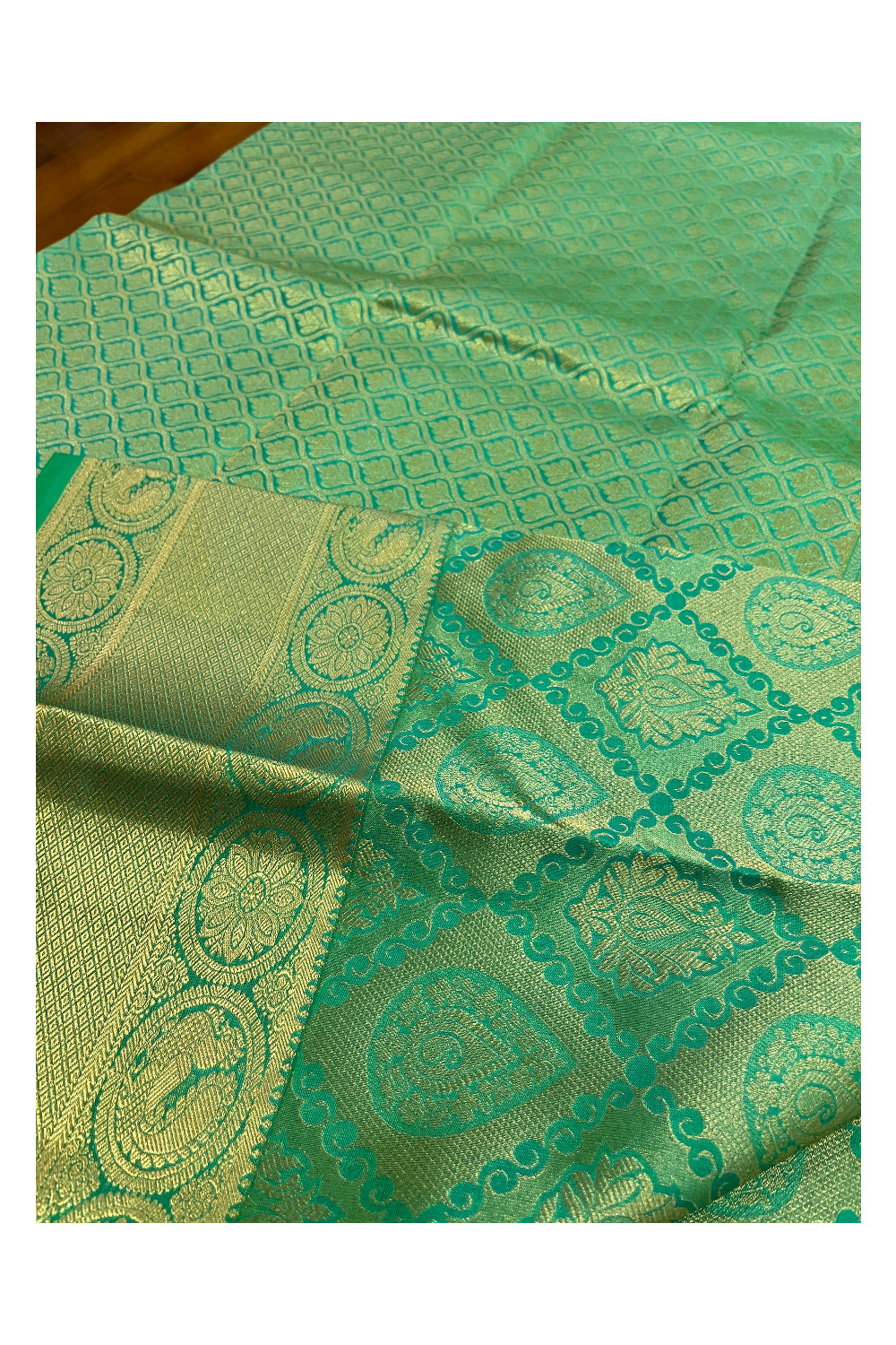 Southloom Double Warp Handloom Pure Silk Kanchipuram Green Manthrakodi Saree with Kasavu Woven Works