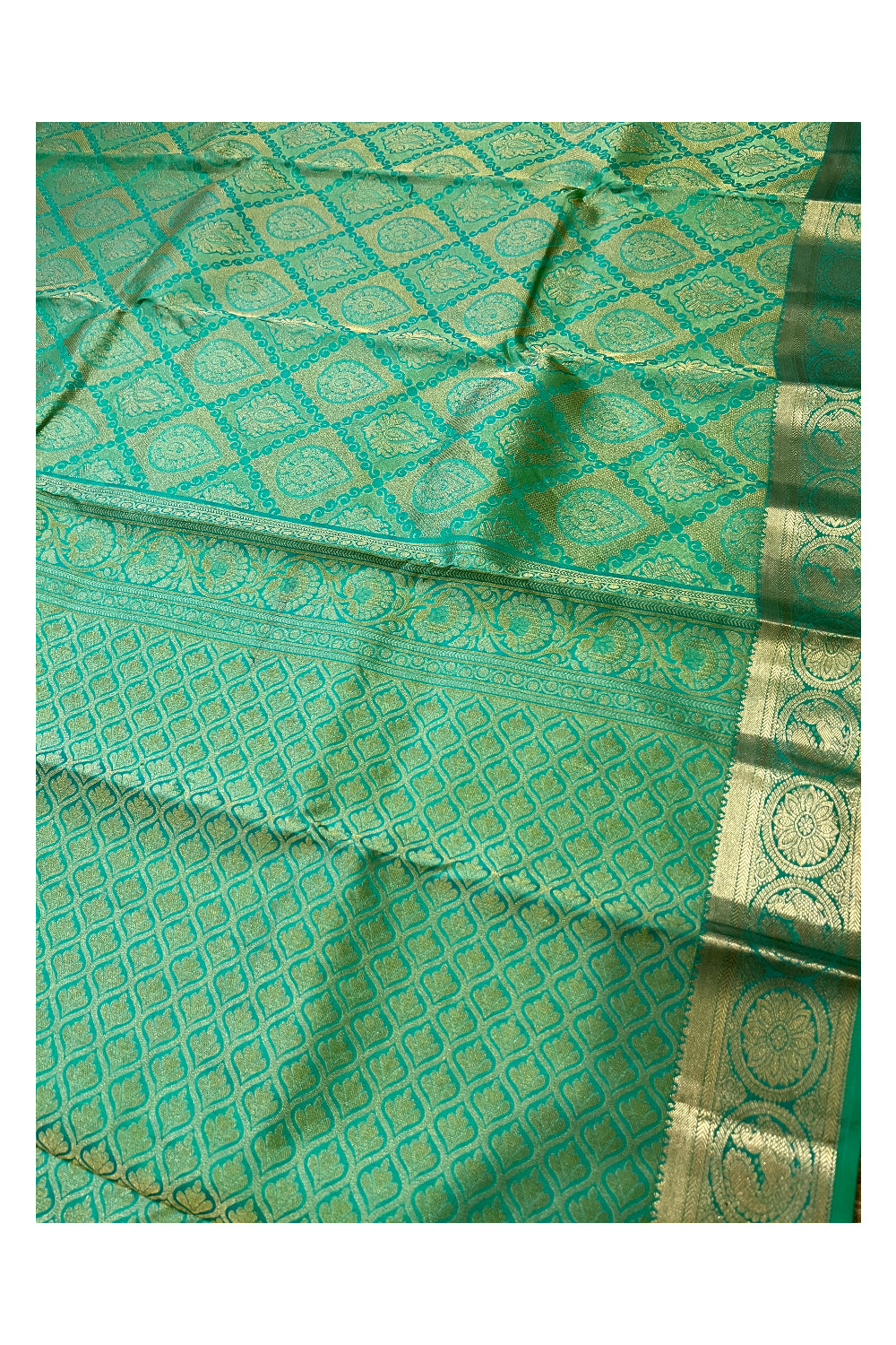 Southloom Double Warp Handloom Pure Silk Kanchipuram Green Manthrakodi Saree with Kasavu Woven Works