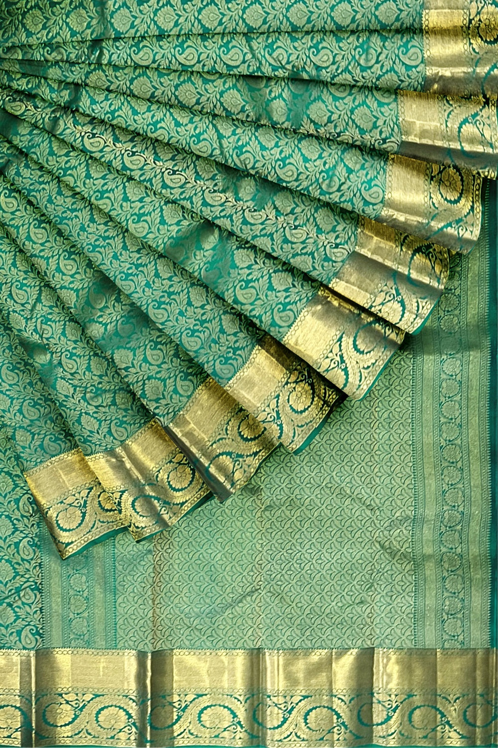 Southloom Double Warp Handloom Pure Silk Kanchipuram Green Manthrakodi Saree with Kasavu Woven Works