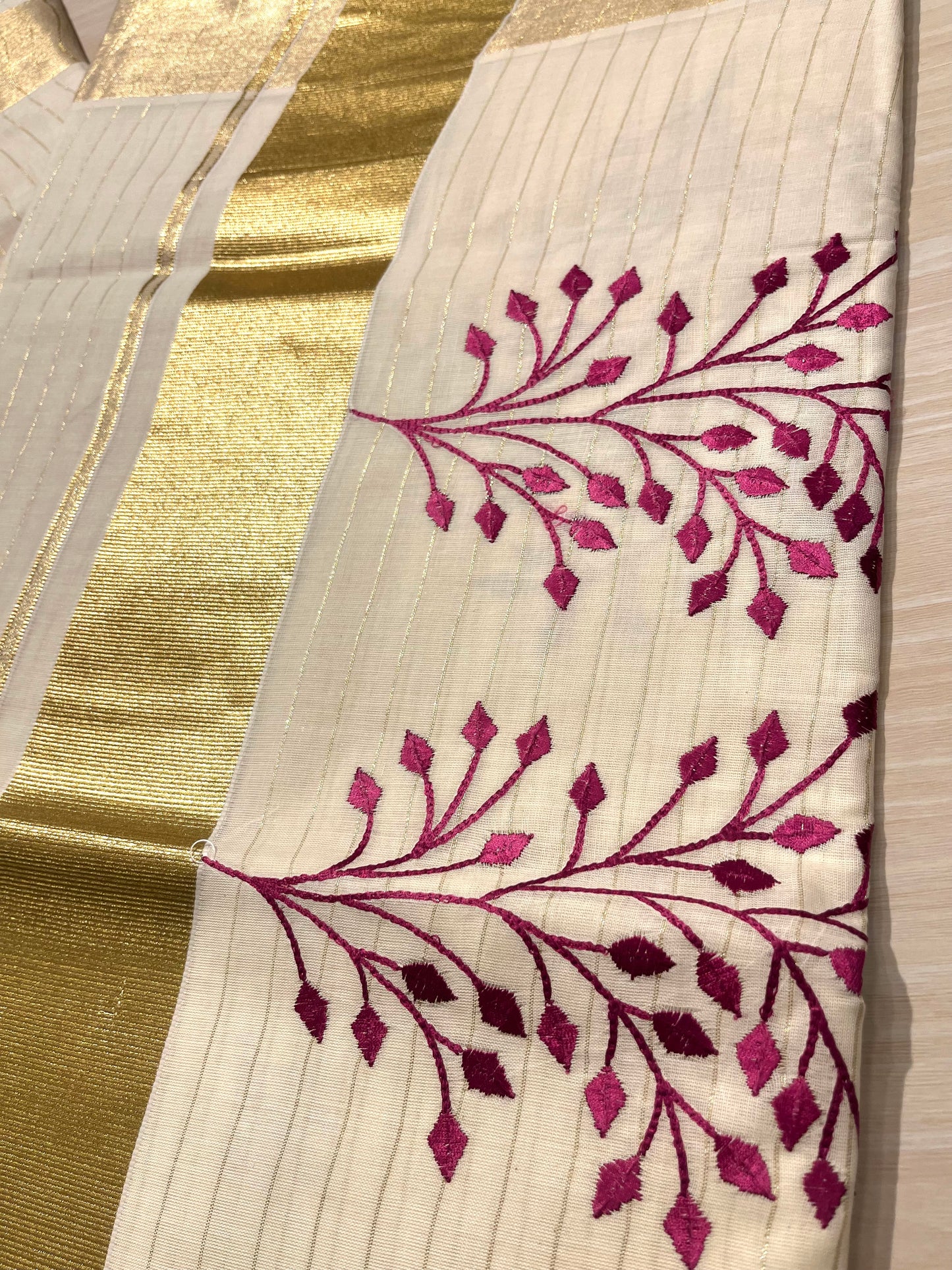 Kerala Cotton Lines Saree With Majentha  Embroidery SL135