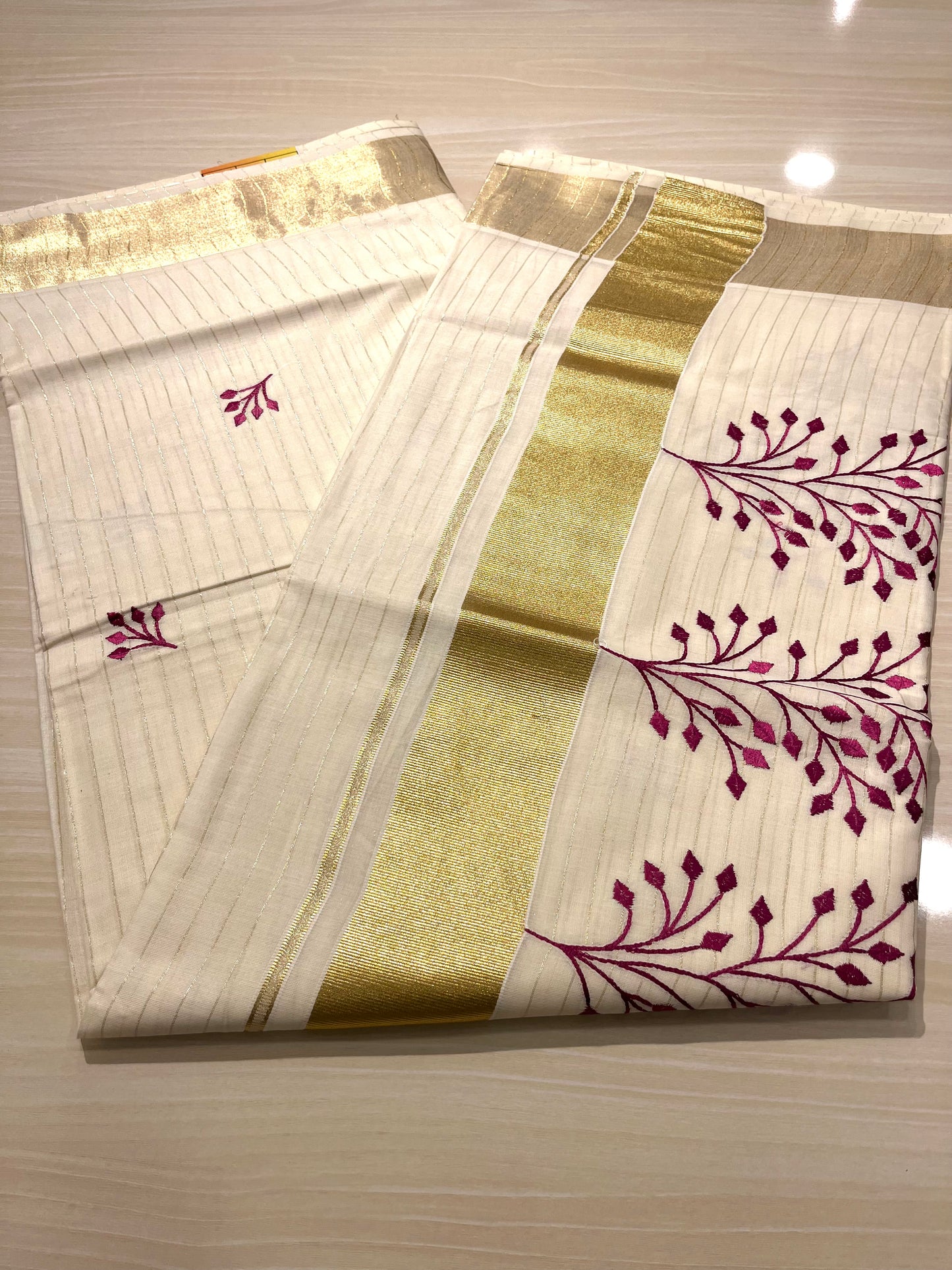 Kerala Cotton Lines Saree With Majentha  Embroidery SL135