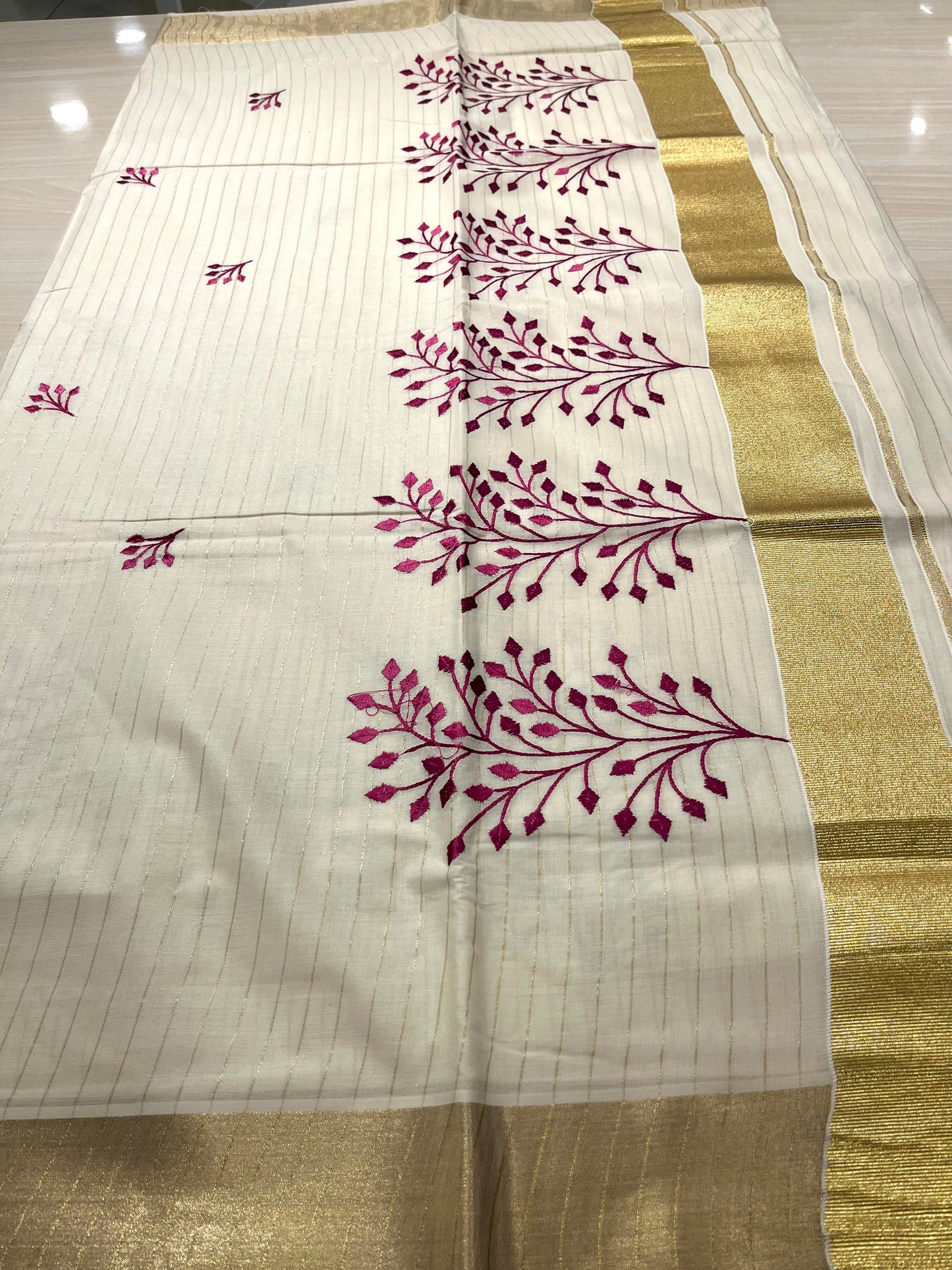 Kerala Cotton Lines Saree With Majentha  Embroidery SL135